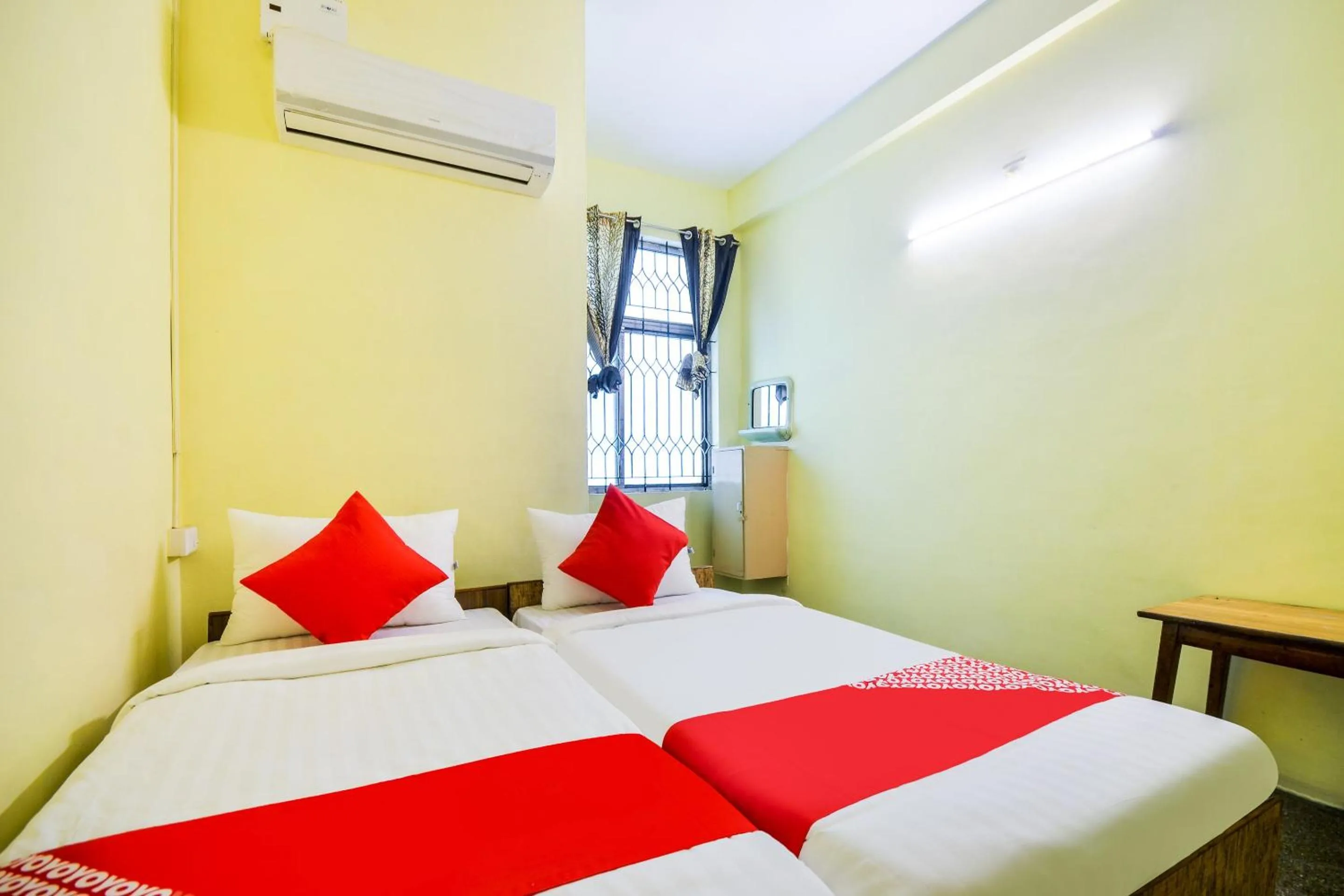 Bedroom, Bed in Super Hotel O Aruljothi Gandhipuram Bus Terminus