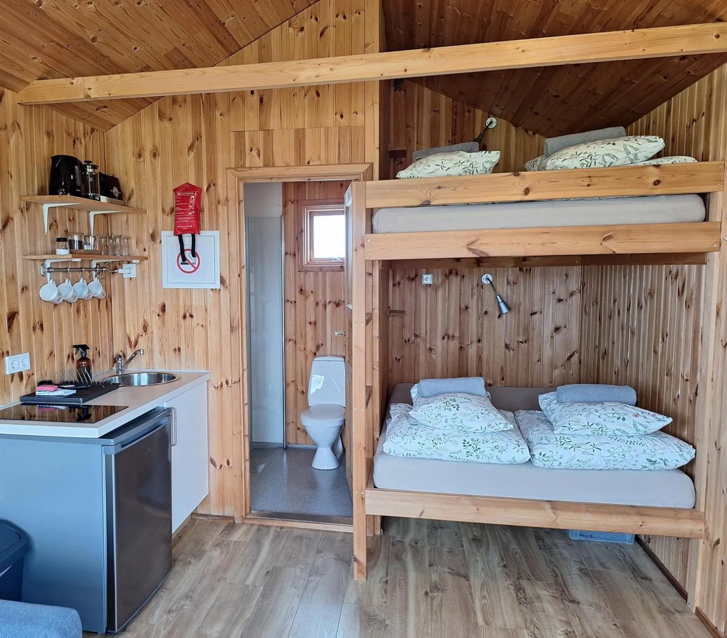 Bathroom, Bed in Lambhus Glacier View Cabins