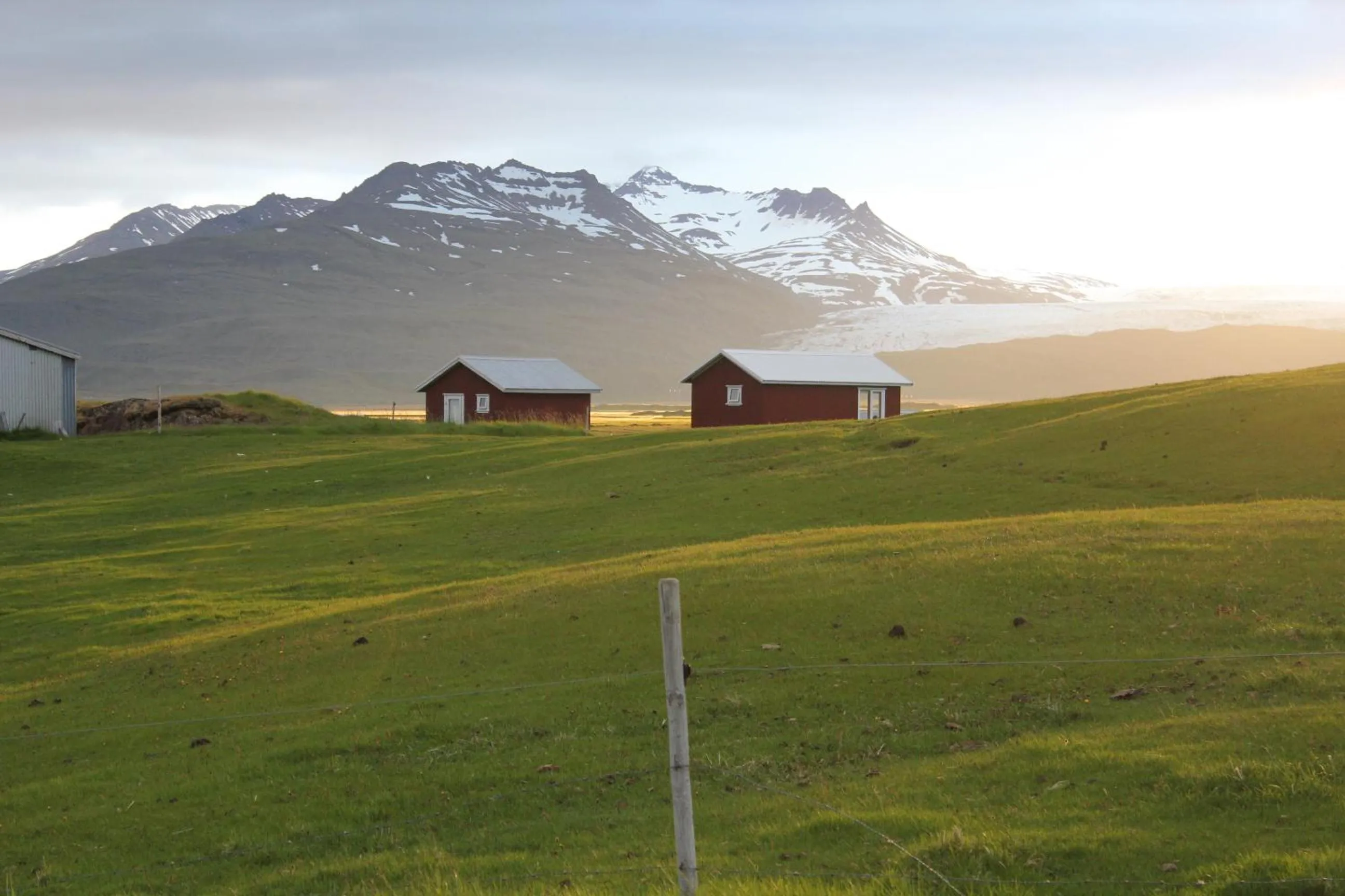 Mountain view in Lambhus Glacier View Cabins