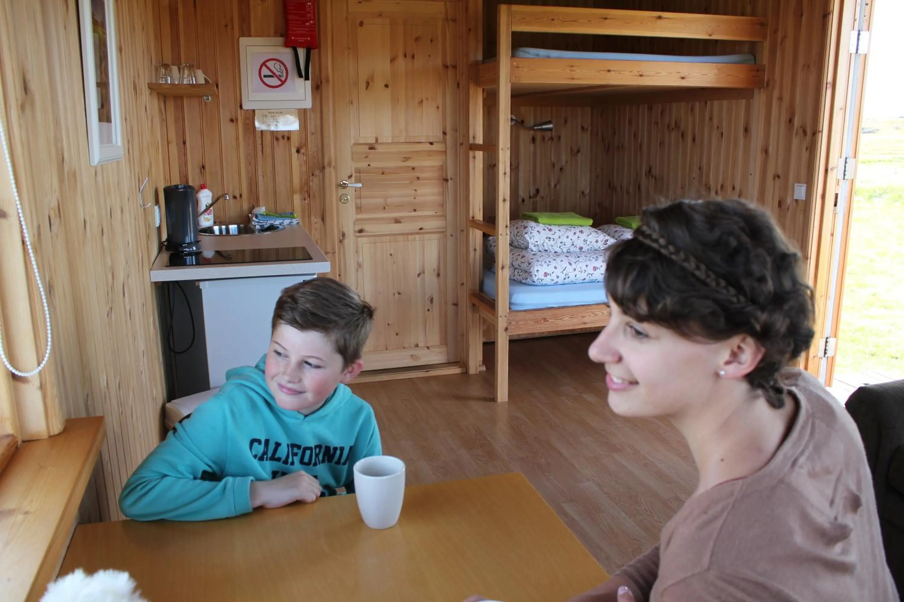Family in Lambhus Glacier View Cabins