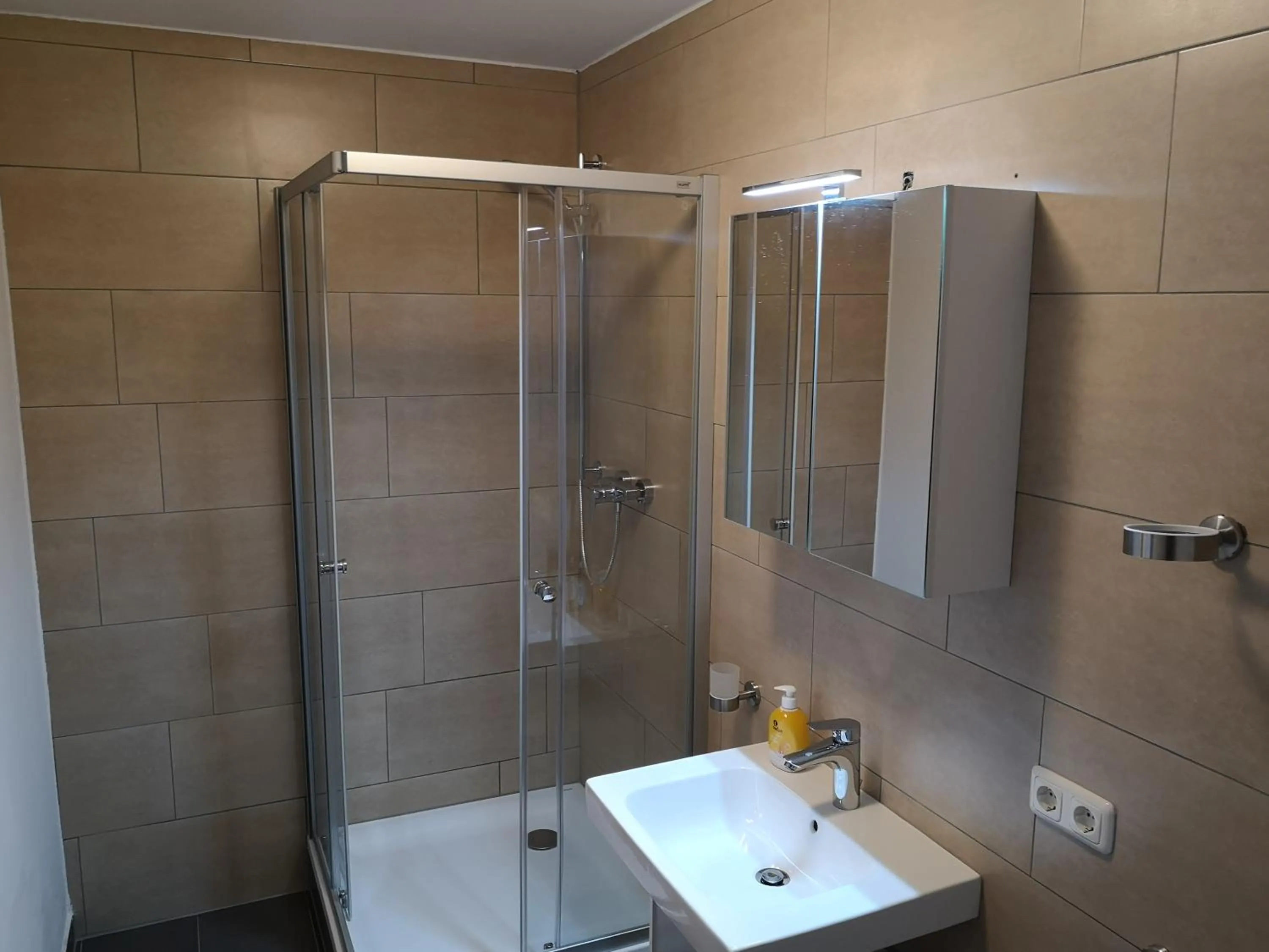 Shower in Gasthof Weingrill