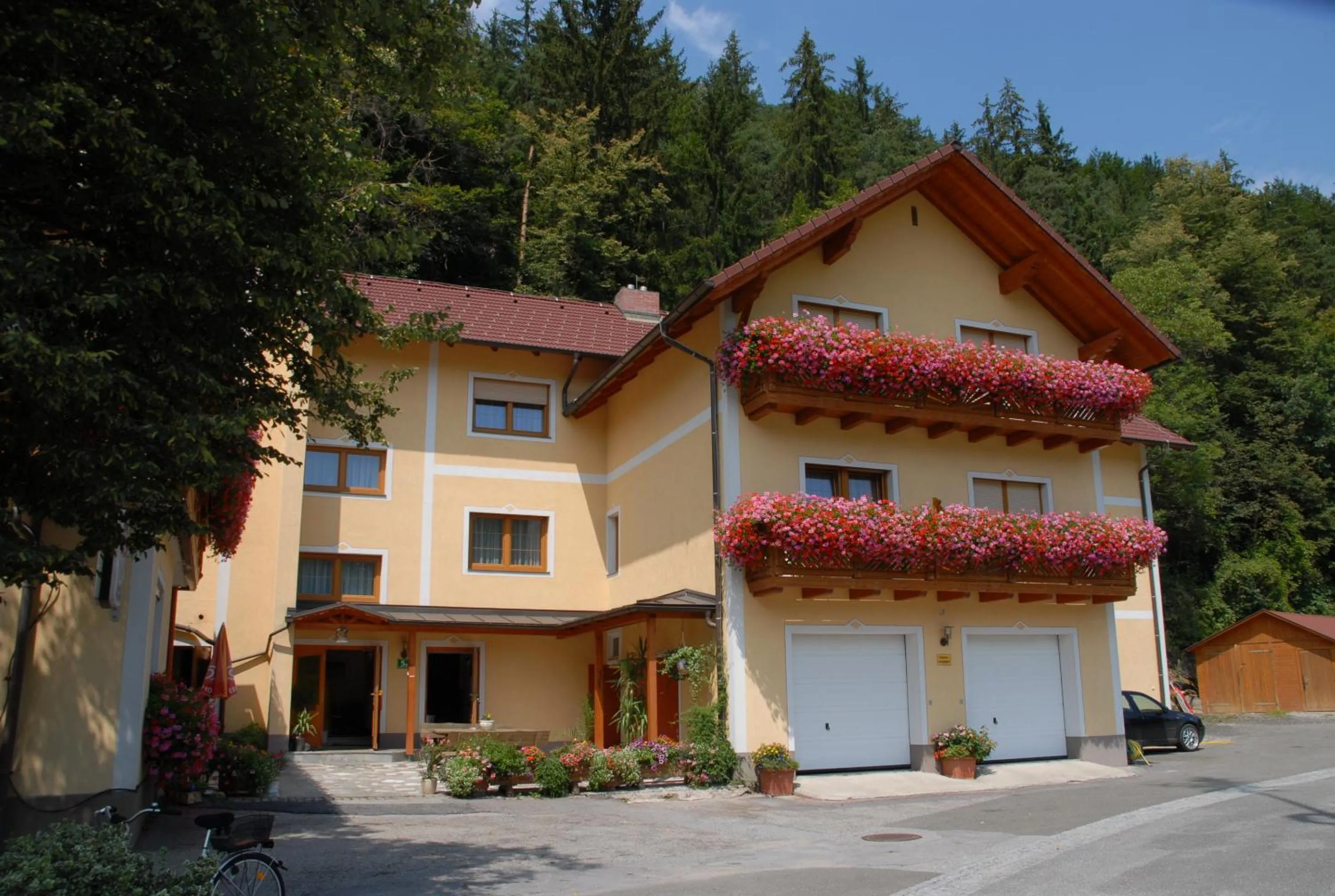 Facade/entrance in Gasthof Weingrill