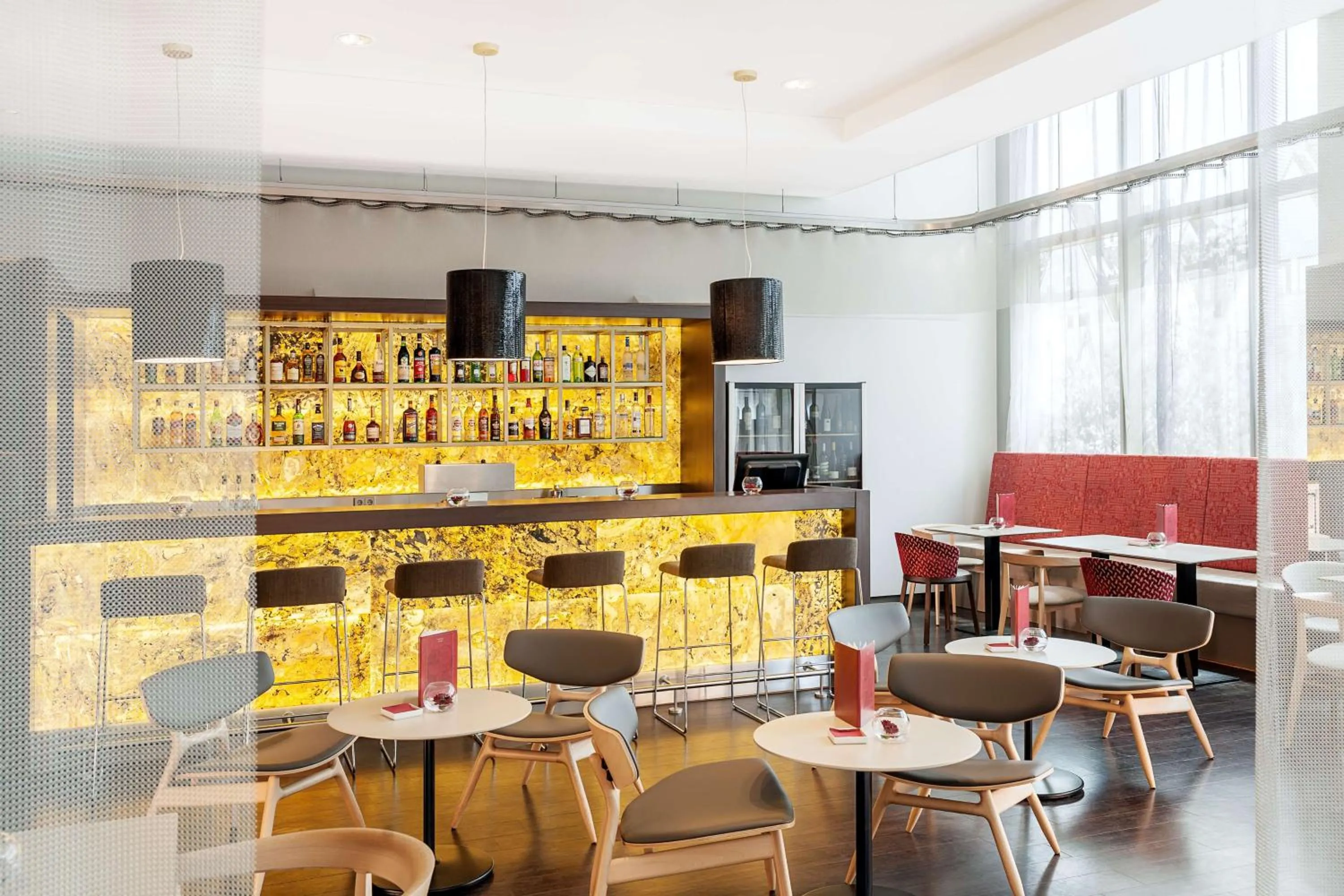 Lounge or bar in NH Collection Köln Mediapark