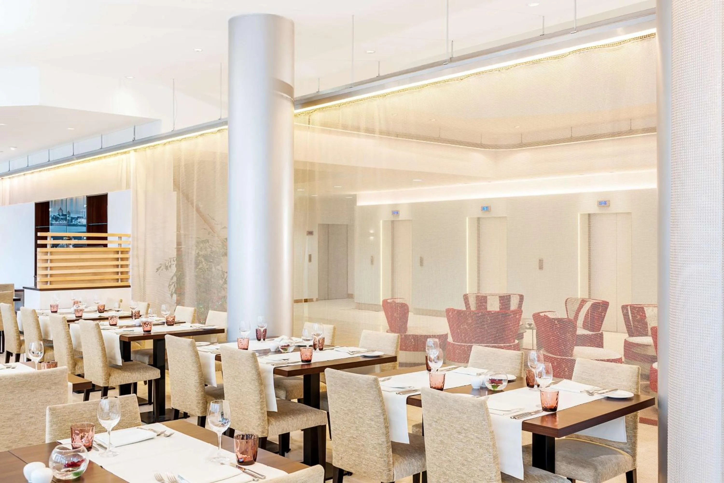 Restaurant/places to eat in NH Collection Köln Mediapark