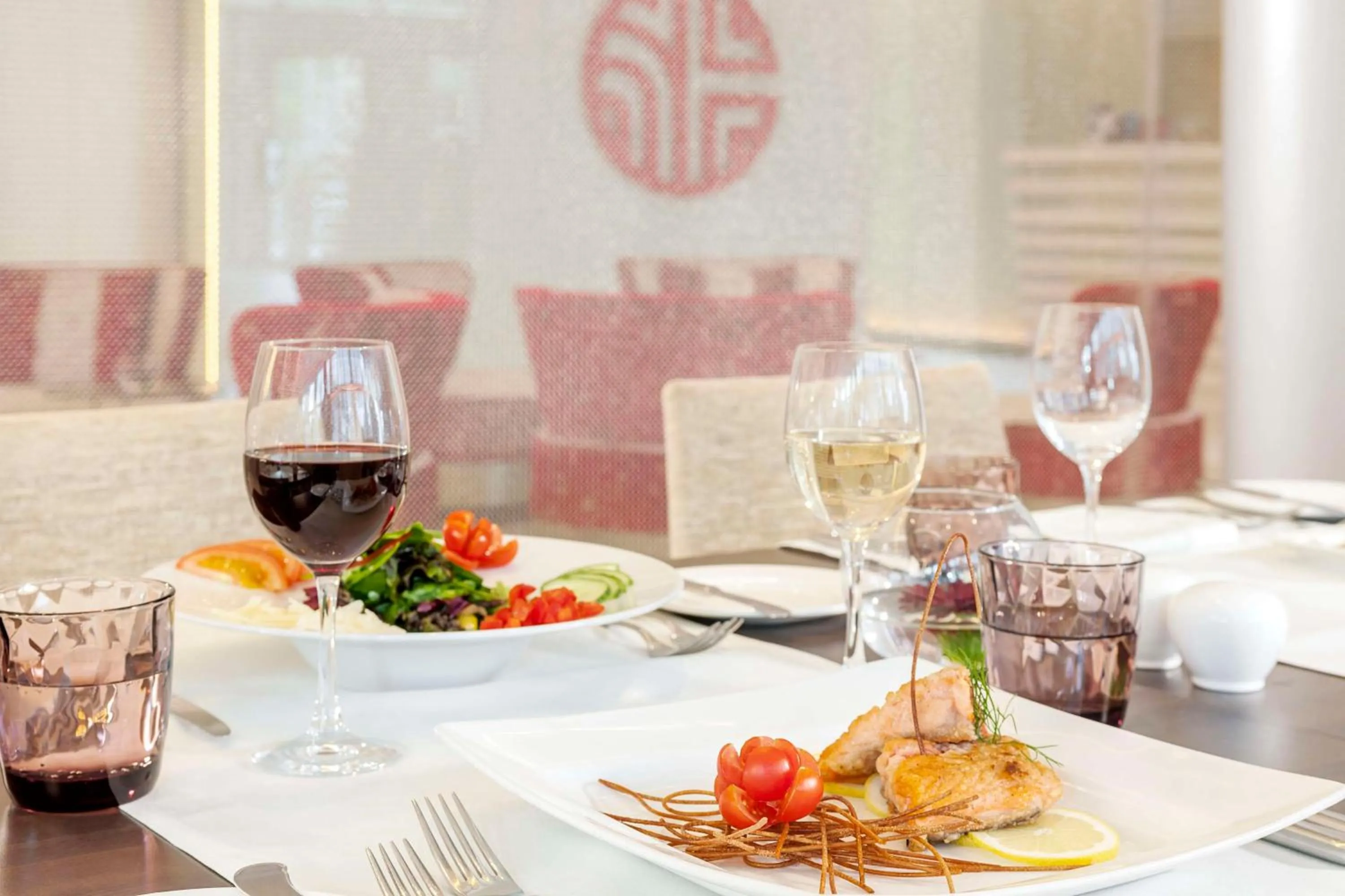 Food and drinks in NH Collection Köln Mediapark