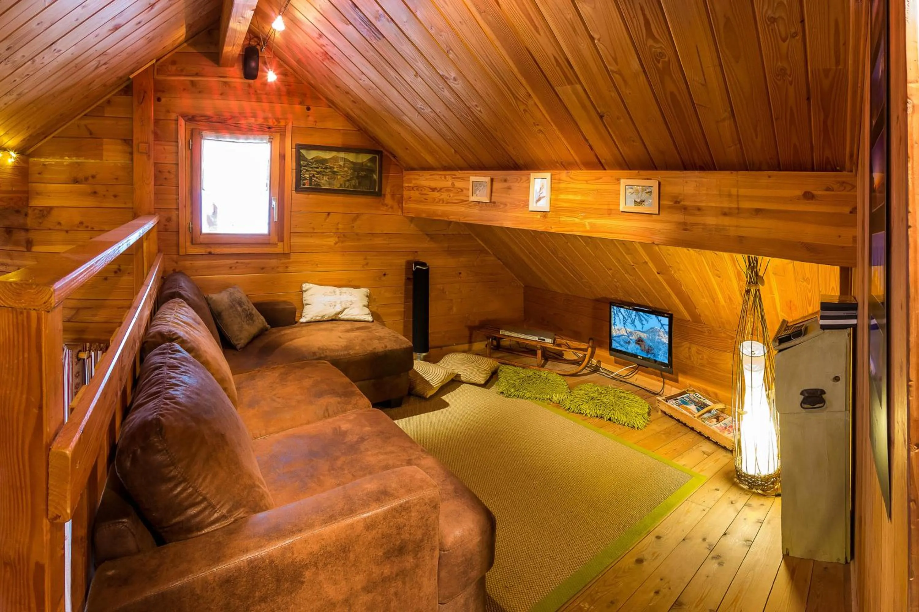 TV and multimedia, Bed in Chalet Carpe Diem