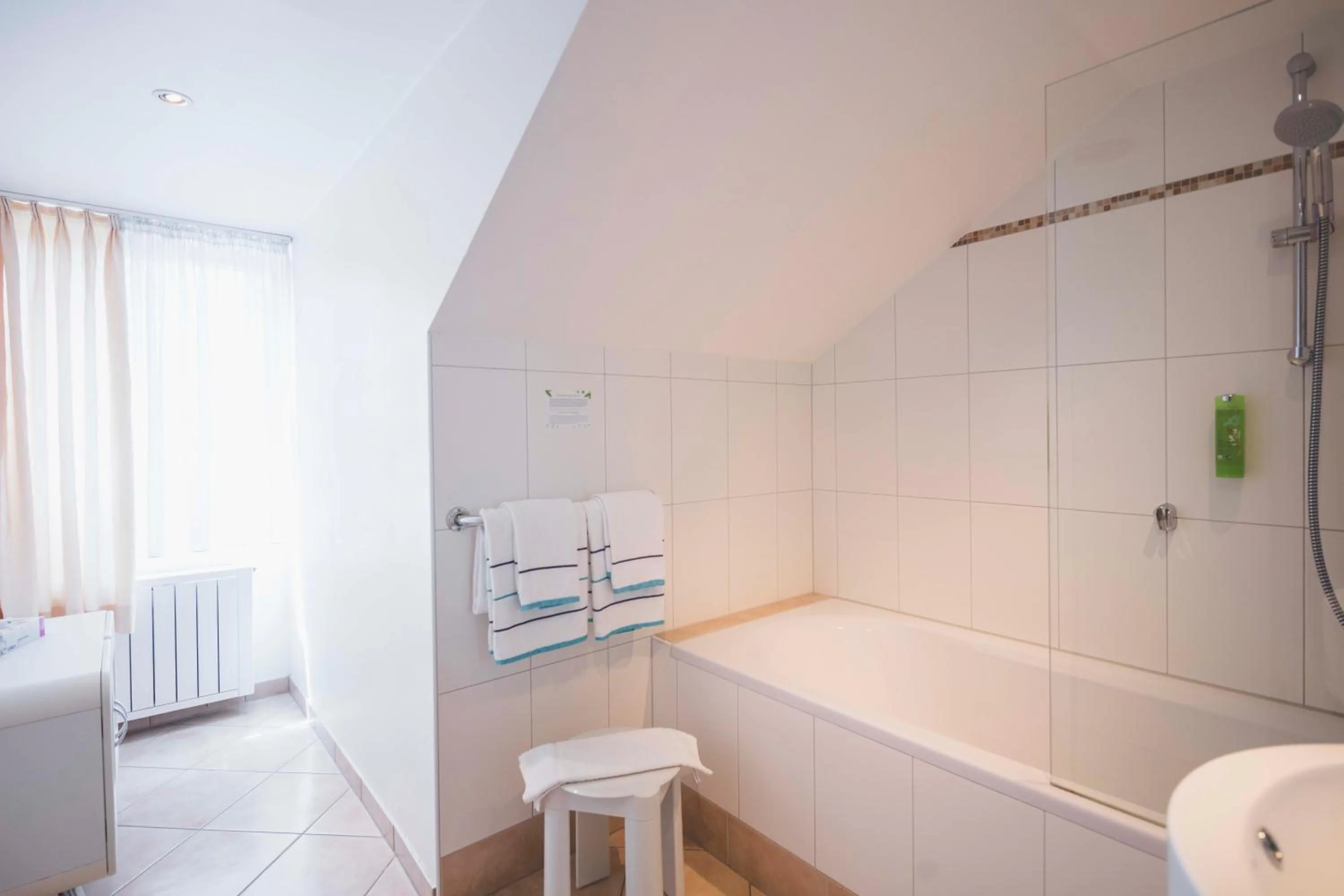 Bathroom, Bed in Hotel Luise