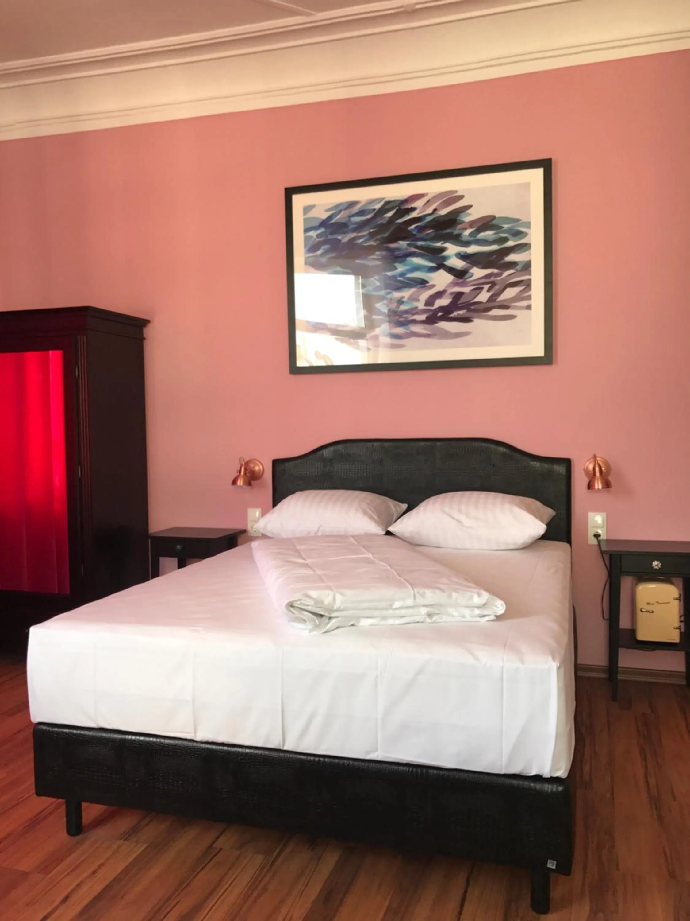 Photo of the whole room, Bed in SmartHotel Mystique Self check-in