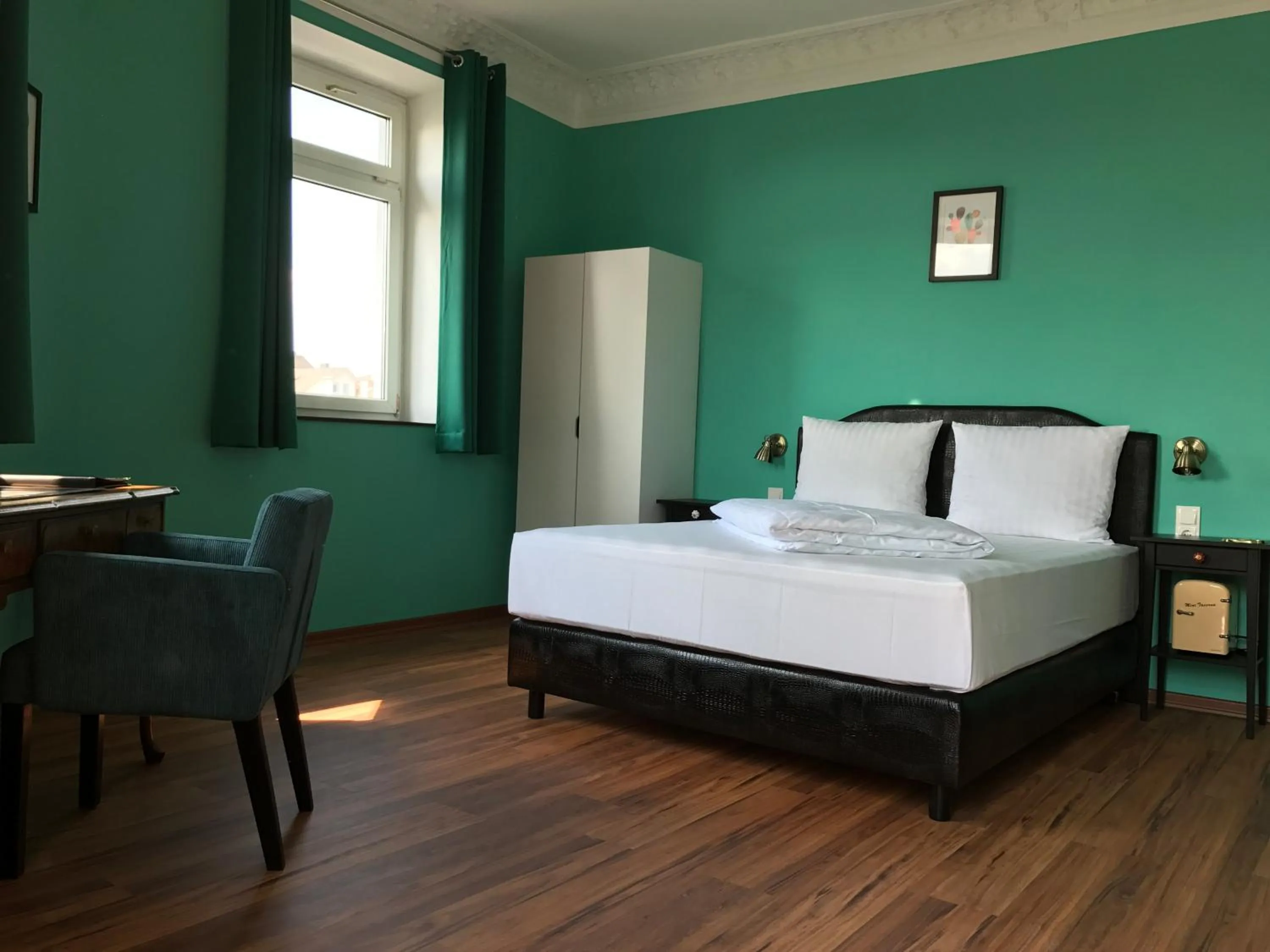 Photo of the whole room, Bed in SmartHotel Mystique Self check-in