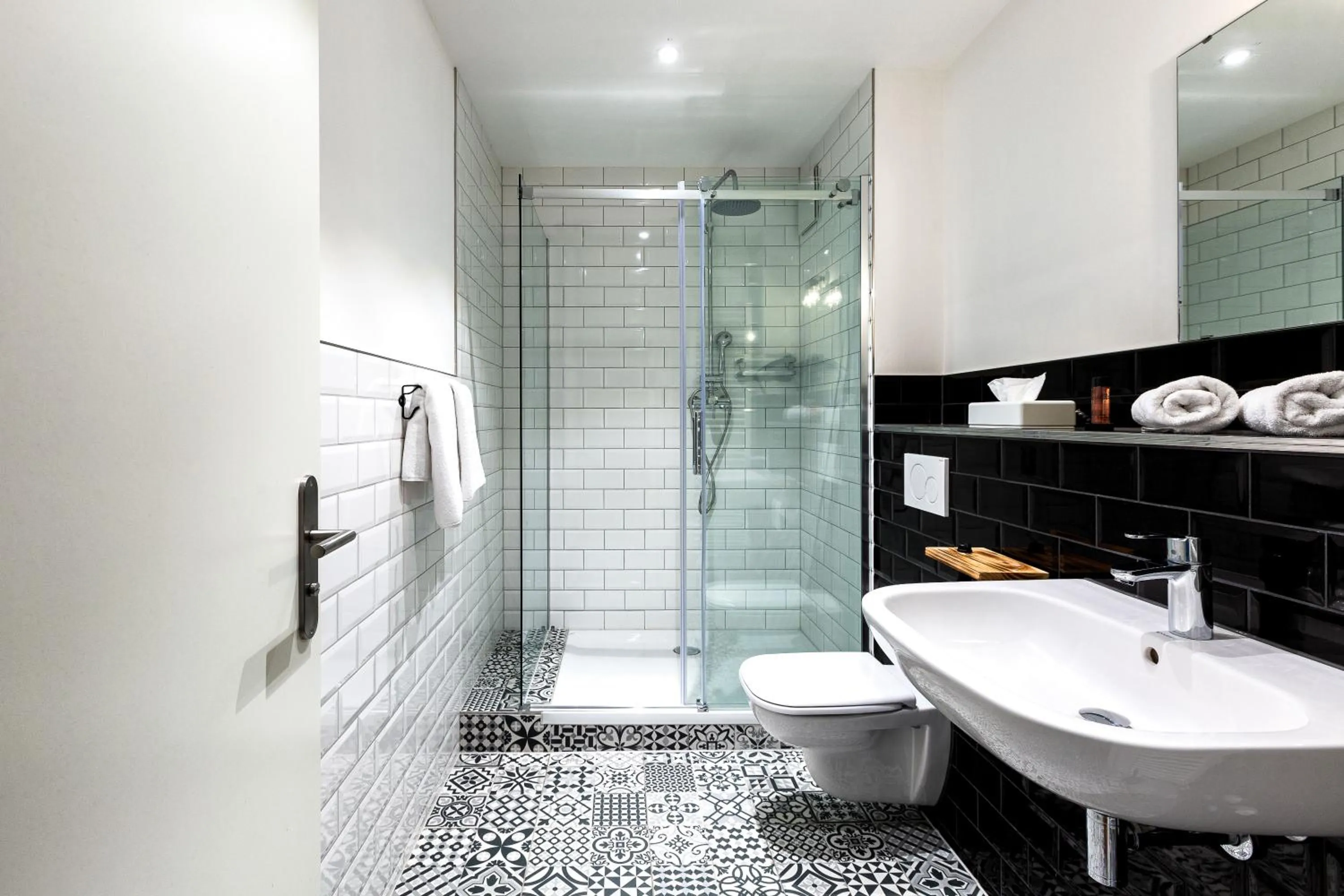 Shower in SmartHotel Mystique Self check-in