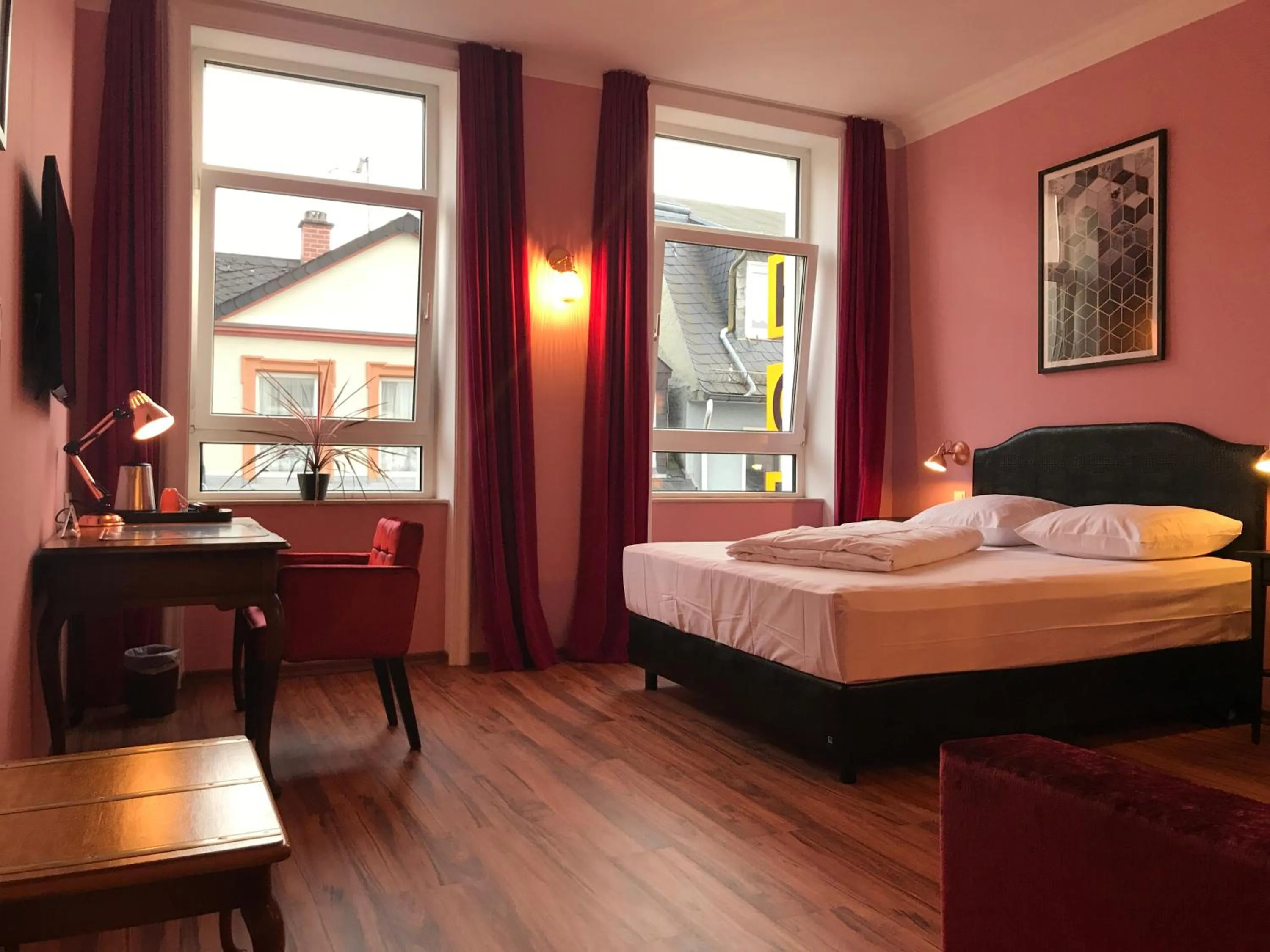 Photo of the whole room, Bed in SmartHotel Mystique Self check-in