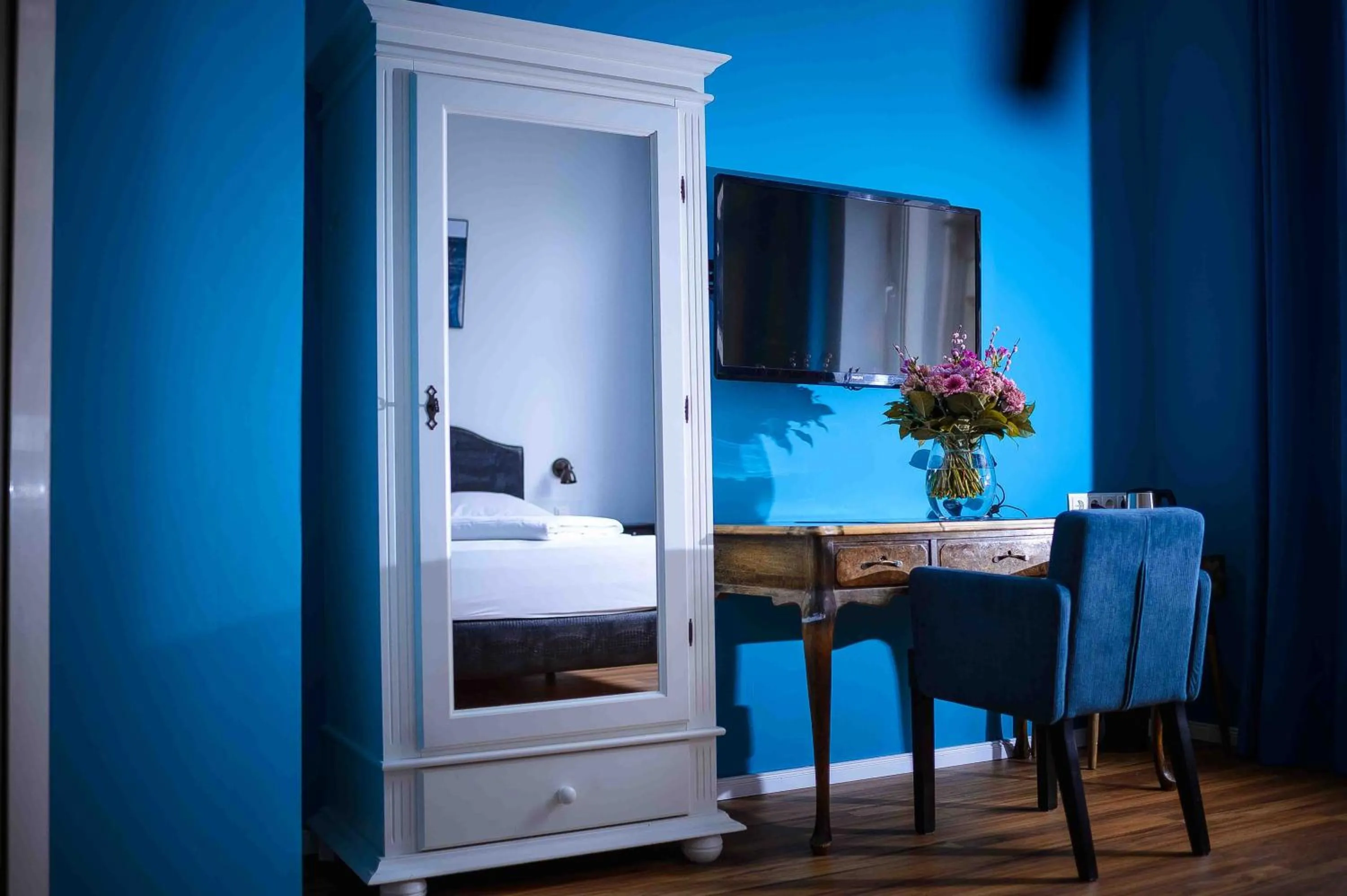 TV and multimedia, Bed in SmartHotel Mystique Self check-in