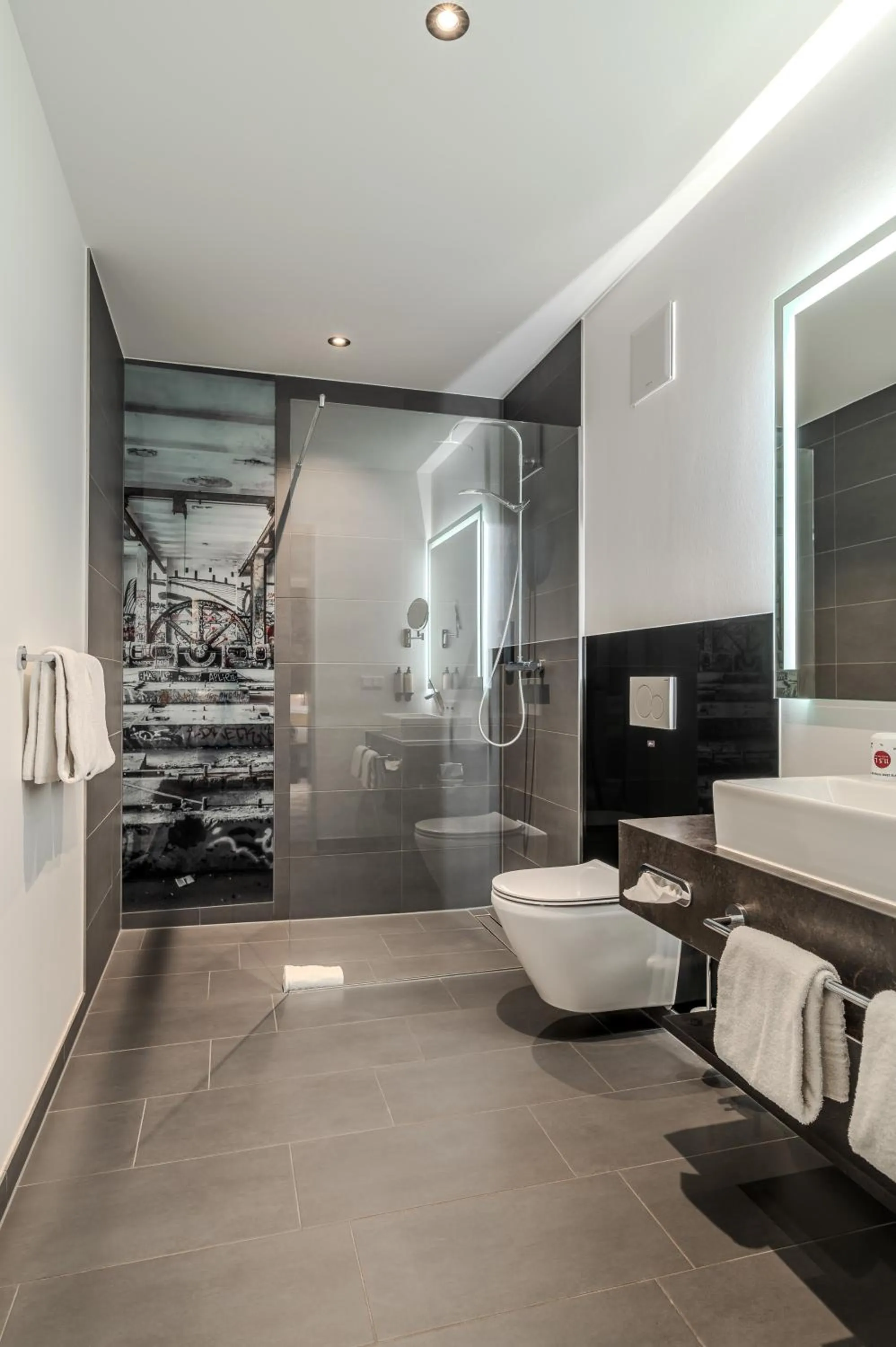 Shower in Hotel Esplanade Dortmund