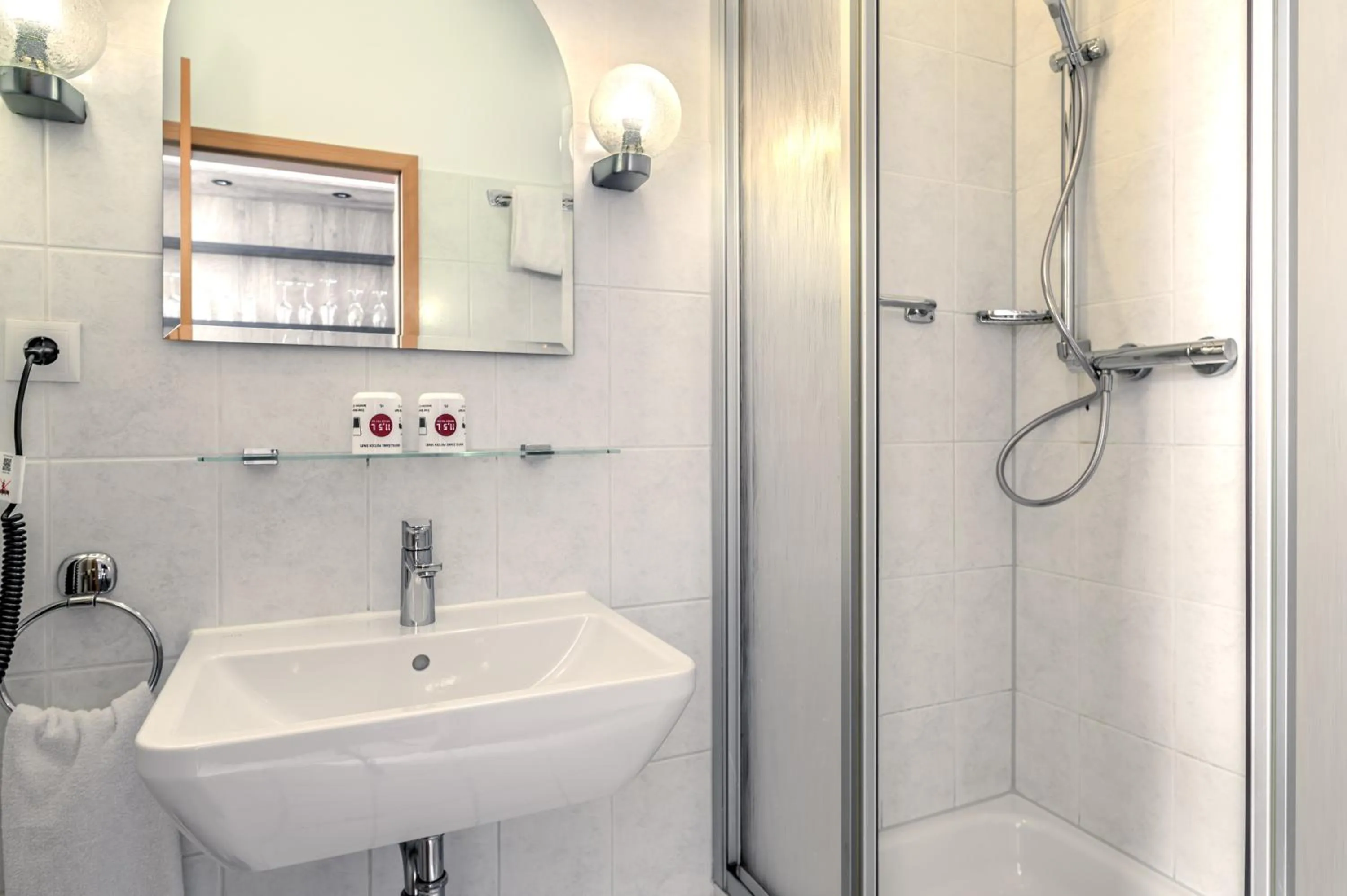 Shower in Hotel Esplanade Dortmund