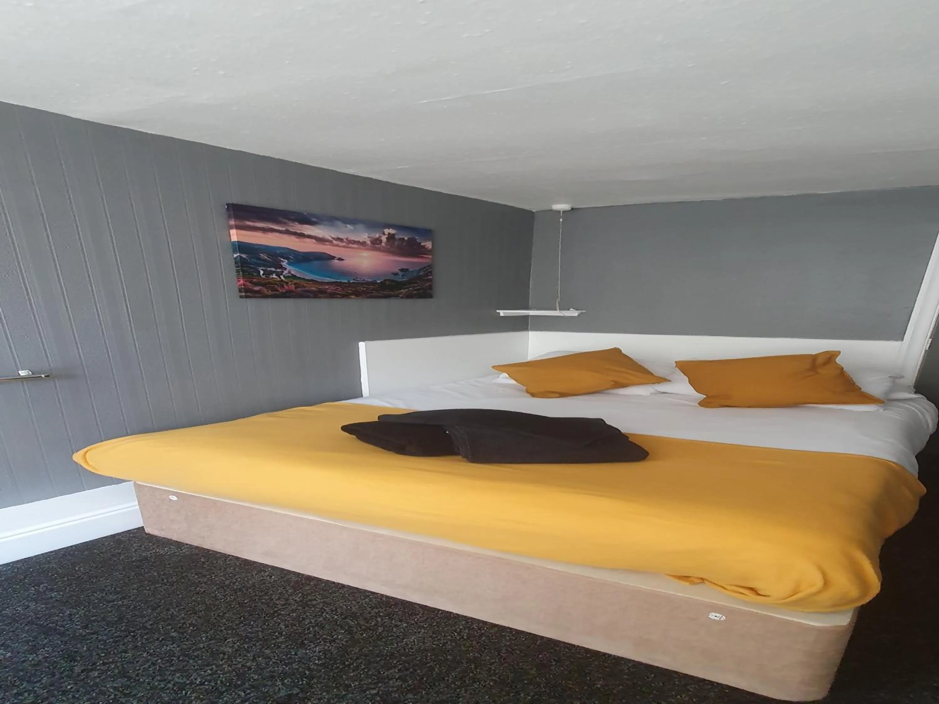 Bed in South Beach Kings Promenade Hotel