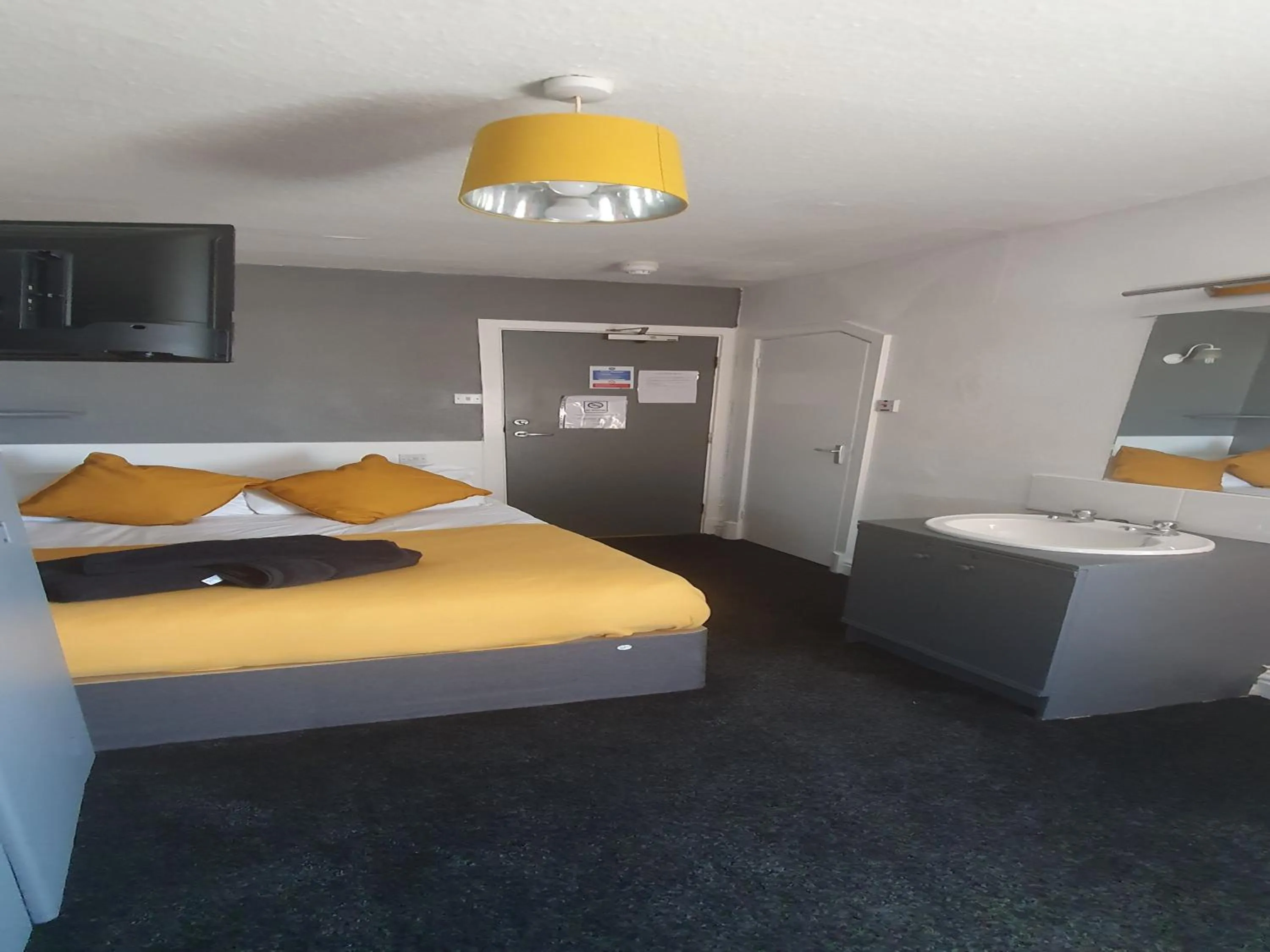 Bed in South Beach Kings Promenade Hotel