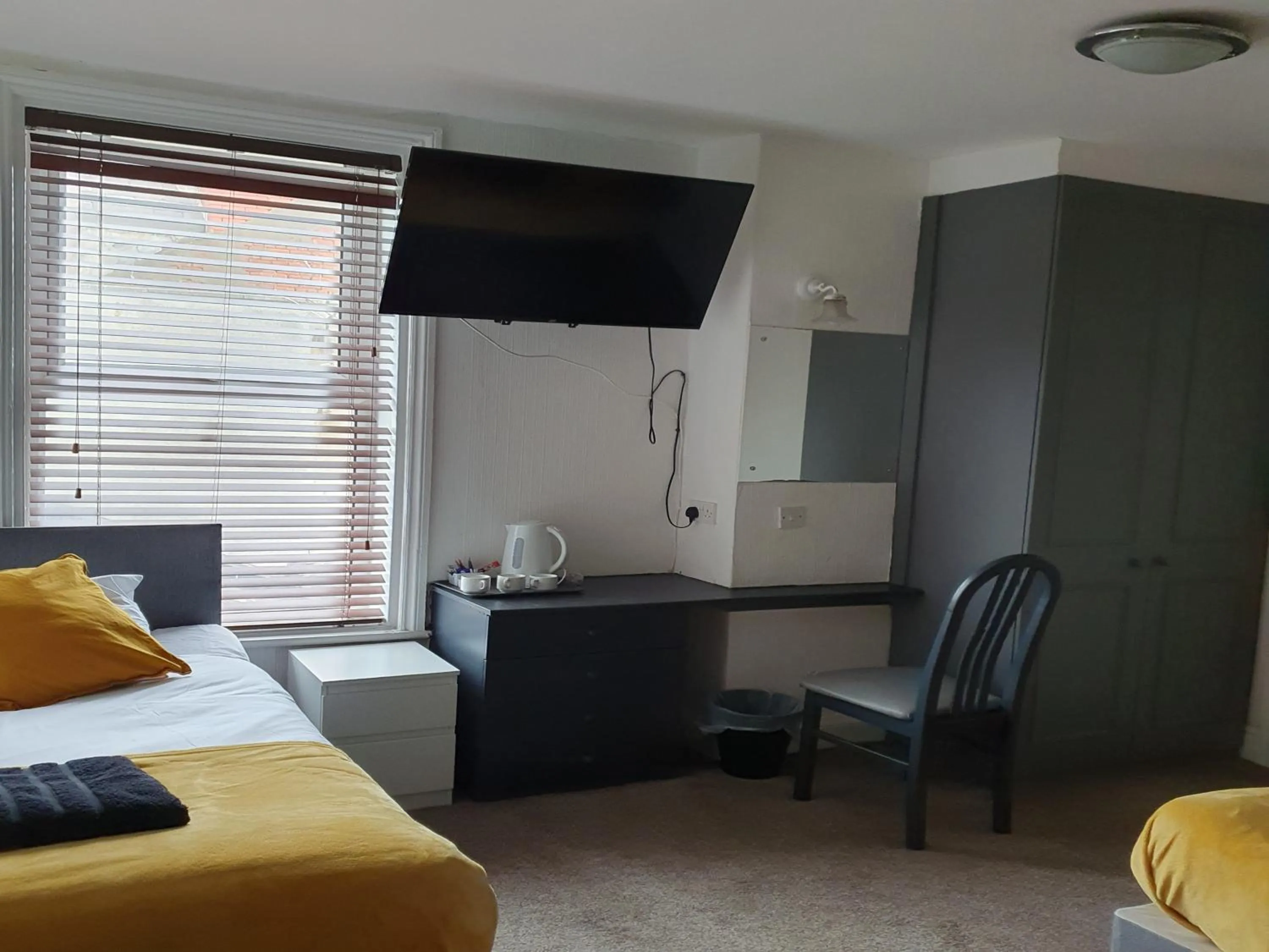 Bed in South Beach Kings Promenade Hotel