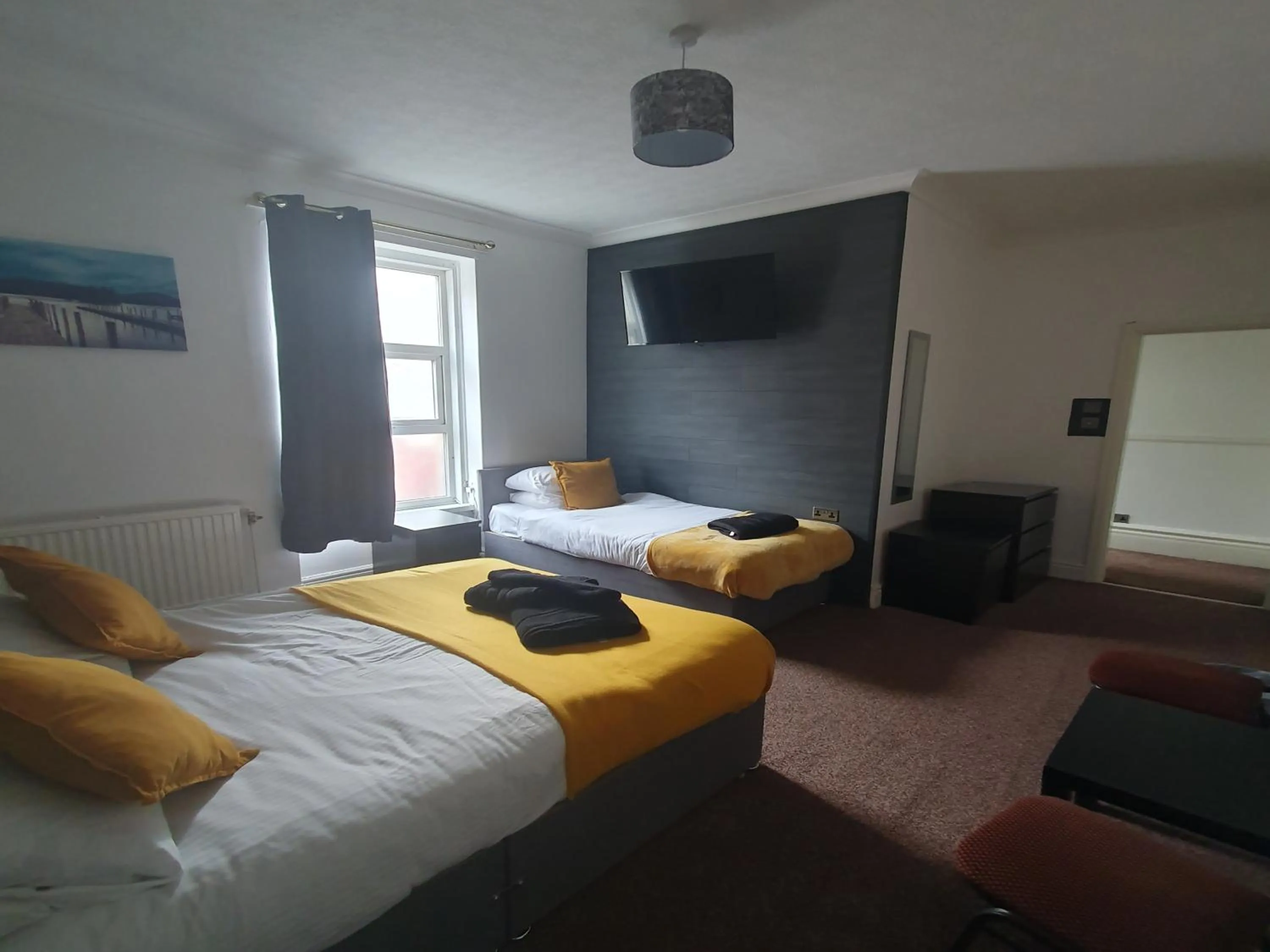 Bed in South Beach Kings Promenade Hotel