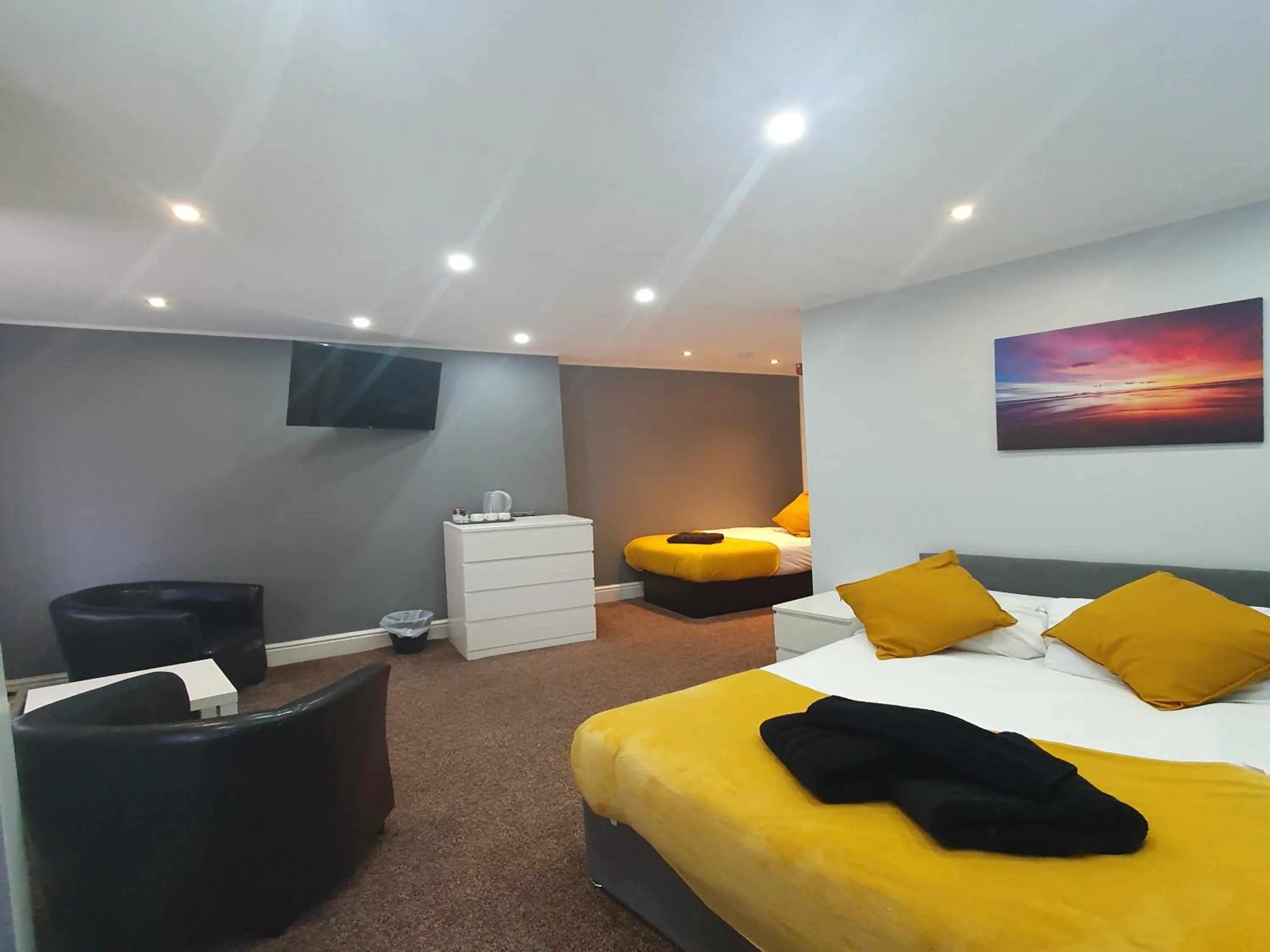 Bed in South Beach Kings Promenade Hotel