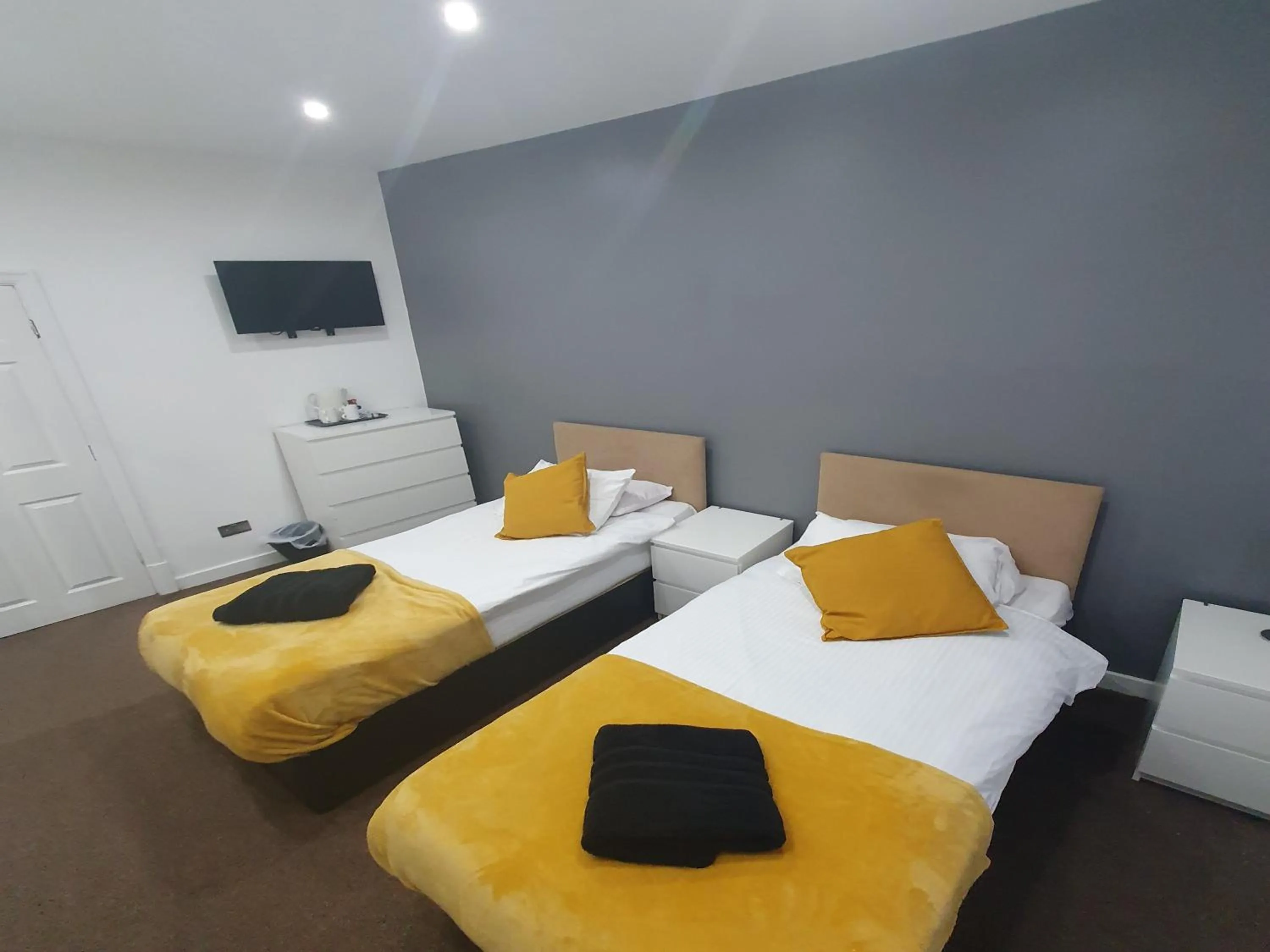 Bed in South Beach Kings Promenade Hotel