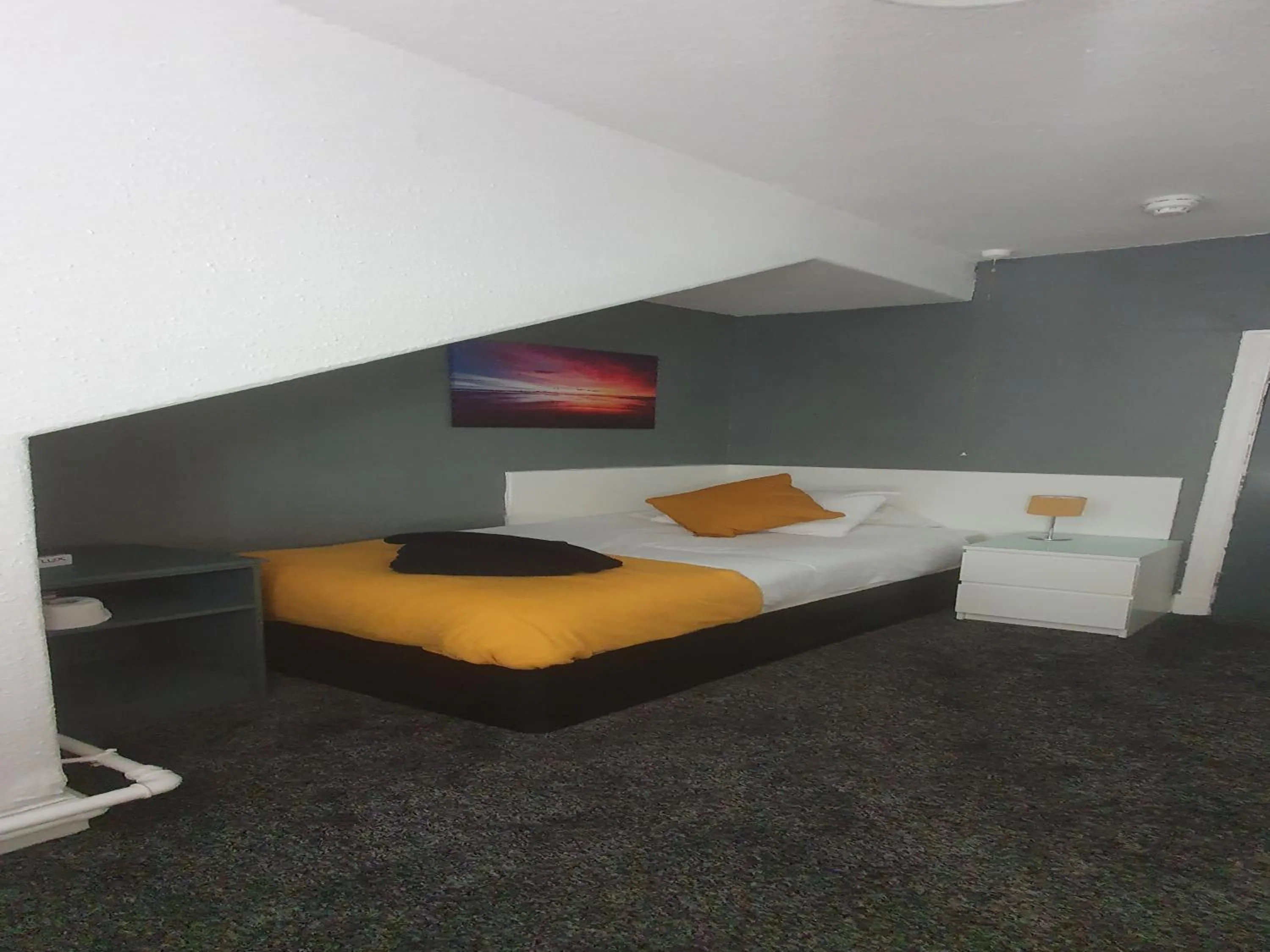 Bed in South Beach Kings Promenade Hotel