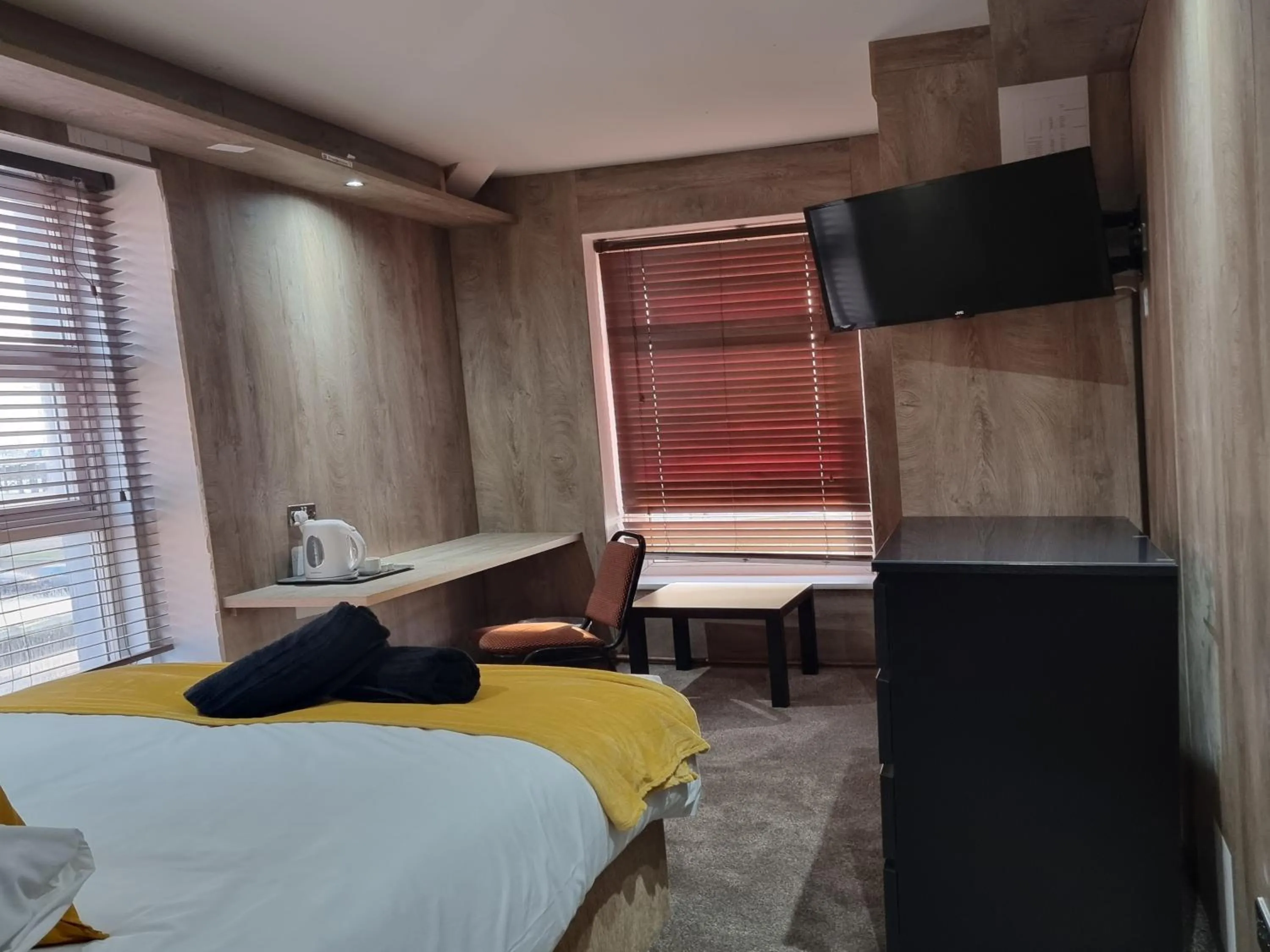 Bed in South Beach Kings Promenade Hotel