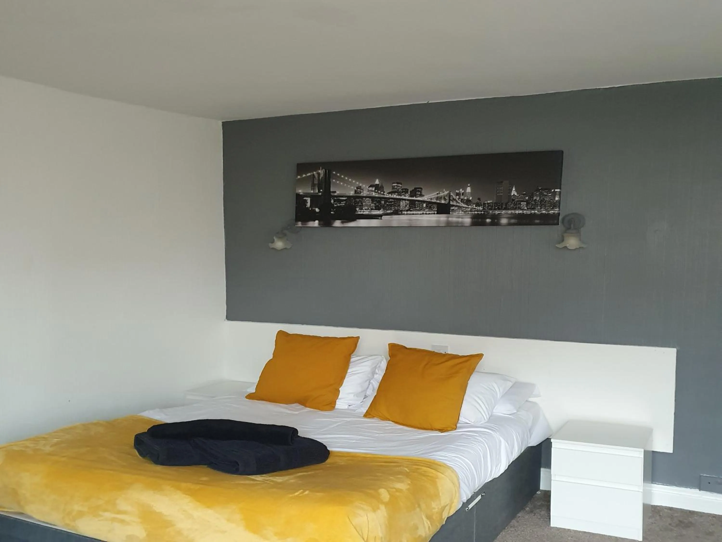 Bed in South Beach Kings Promenade Hotel