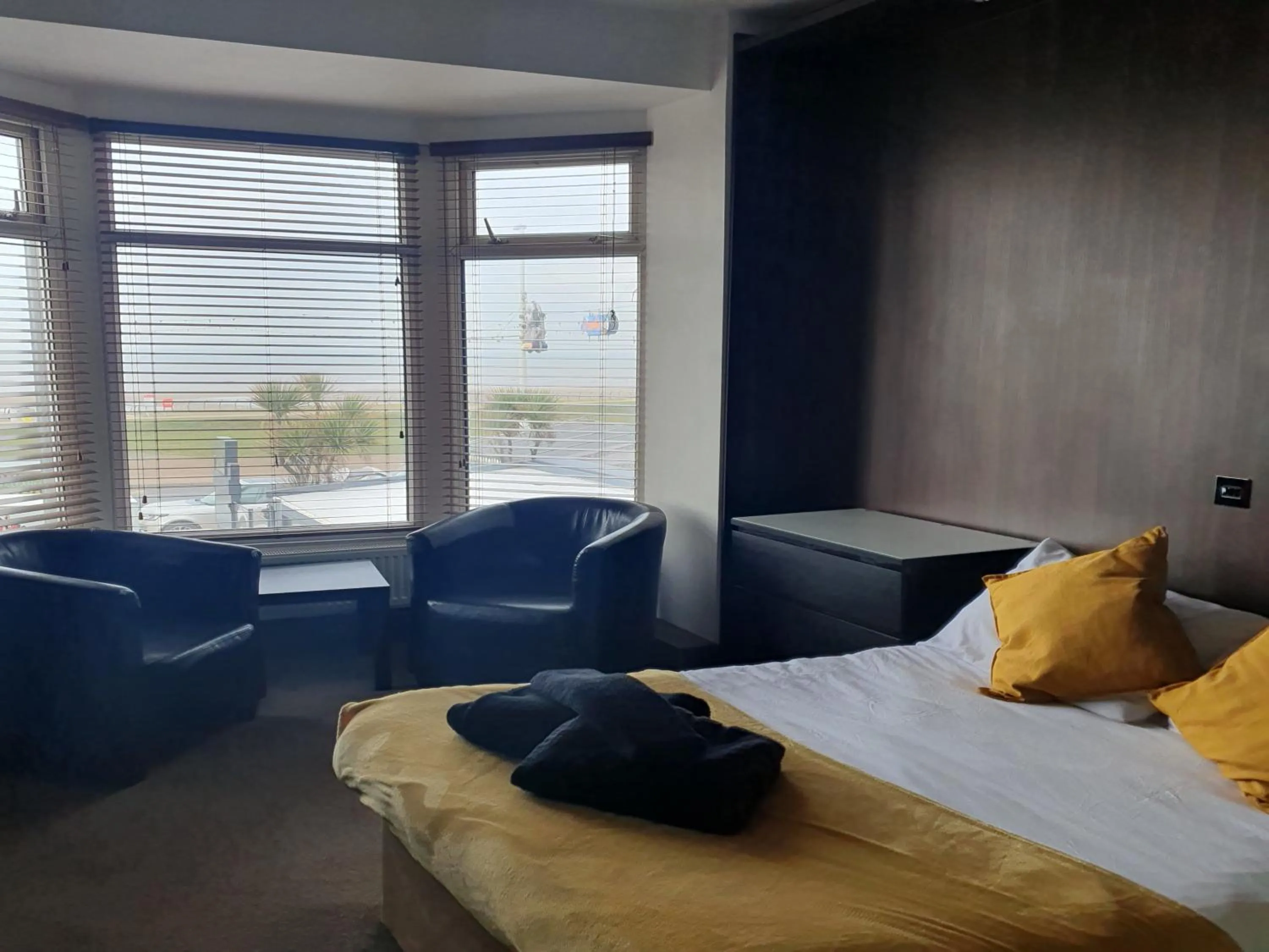 Bed in South Beach Kings Promenade Hotel