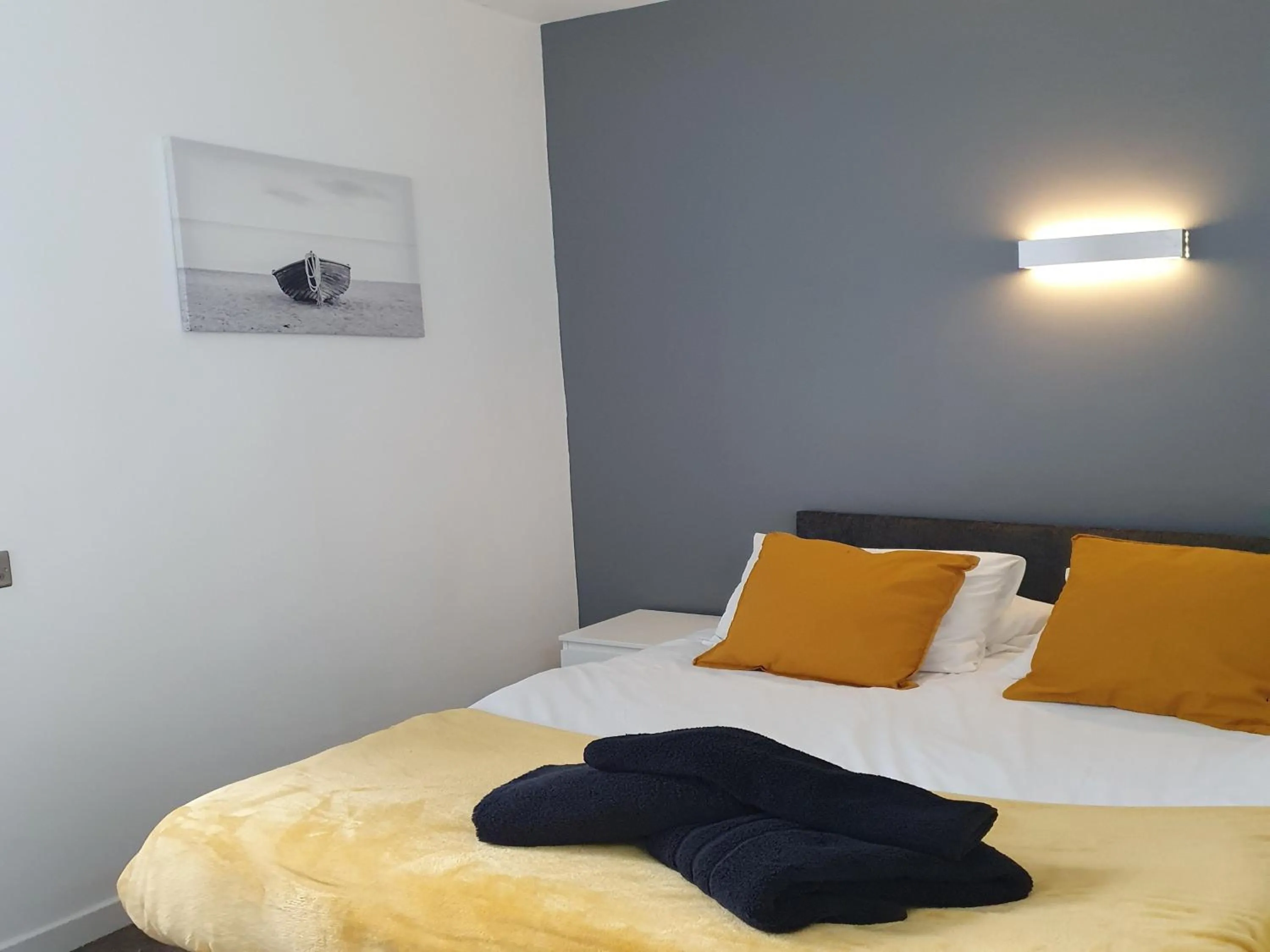 Bed in South Beach Kings Promenade Hotel