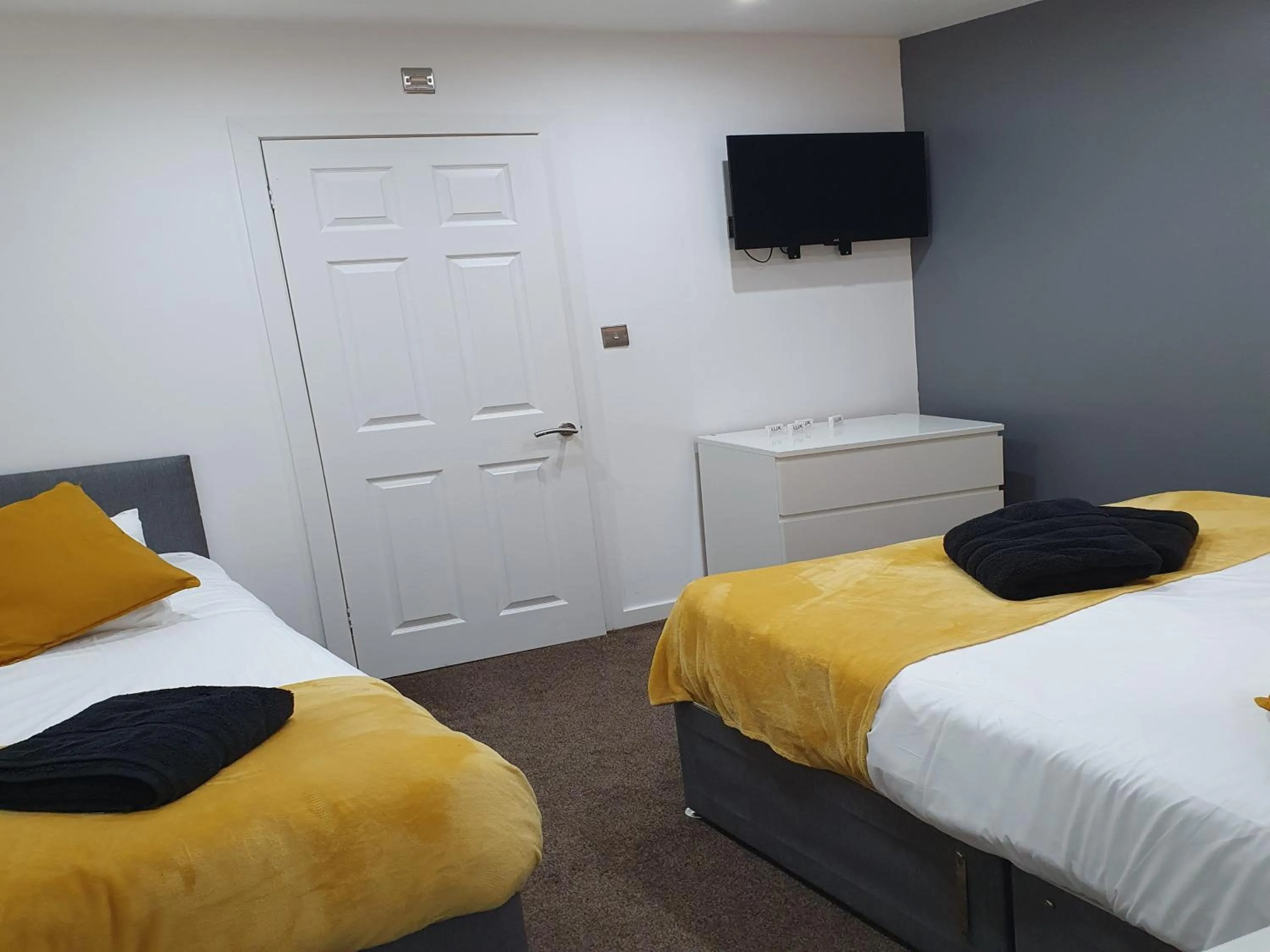 Bed in South Beach Kings Promenade Hotel