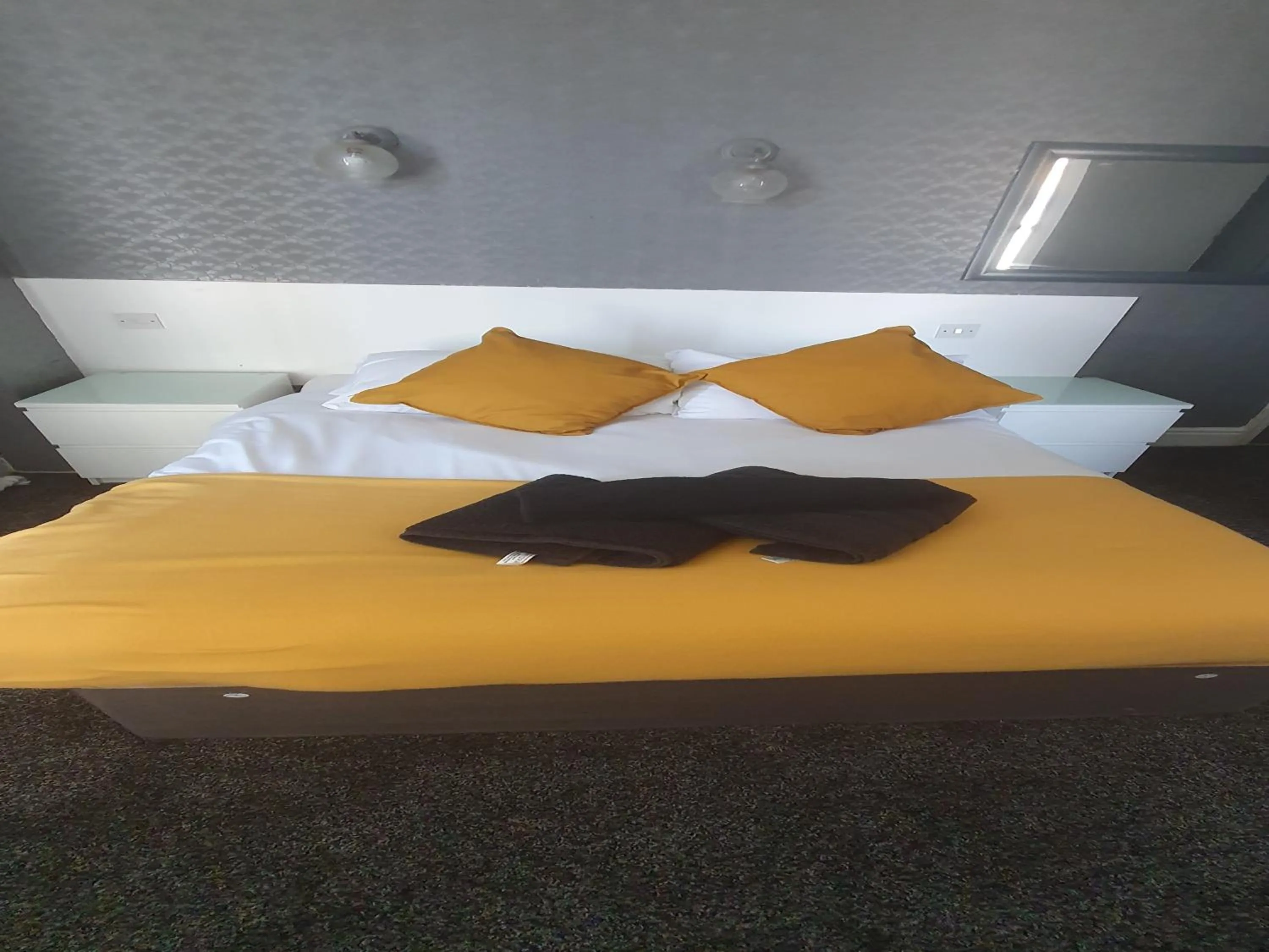 Bed in South Beach Kings Promenade Hotel