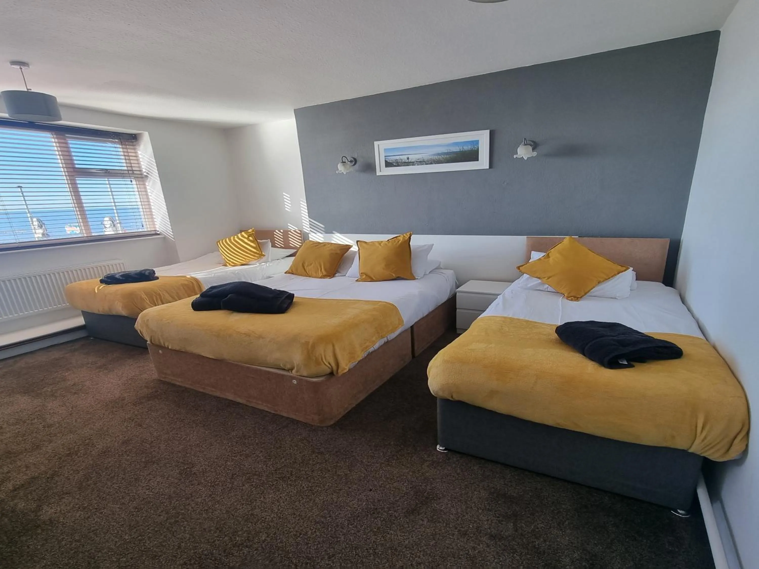 Bed in South Beach Kings Promenade Hotel