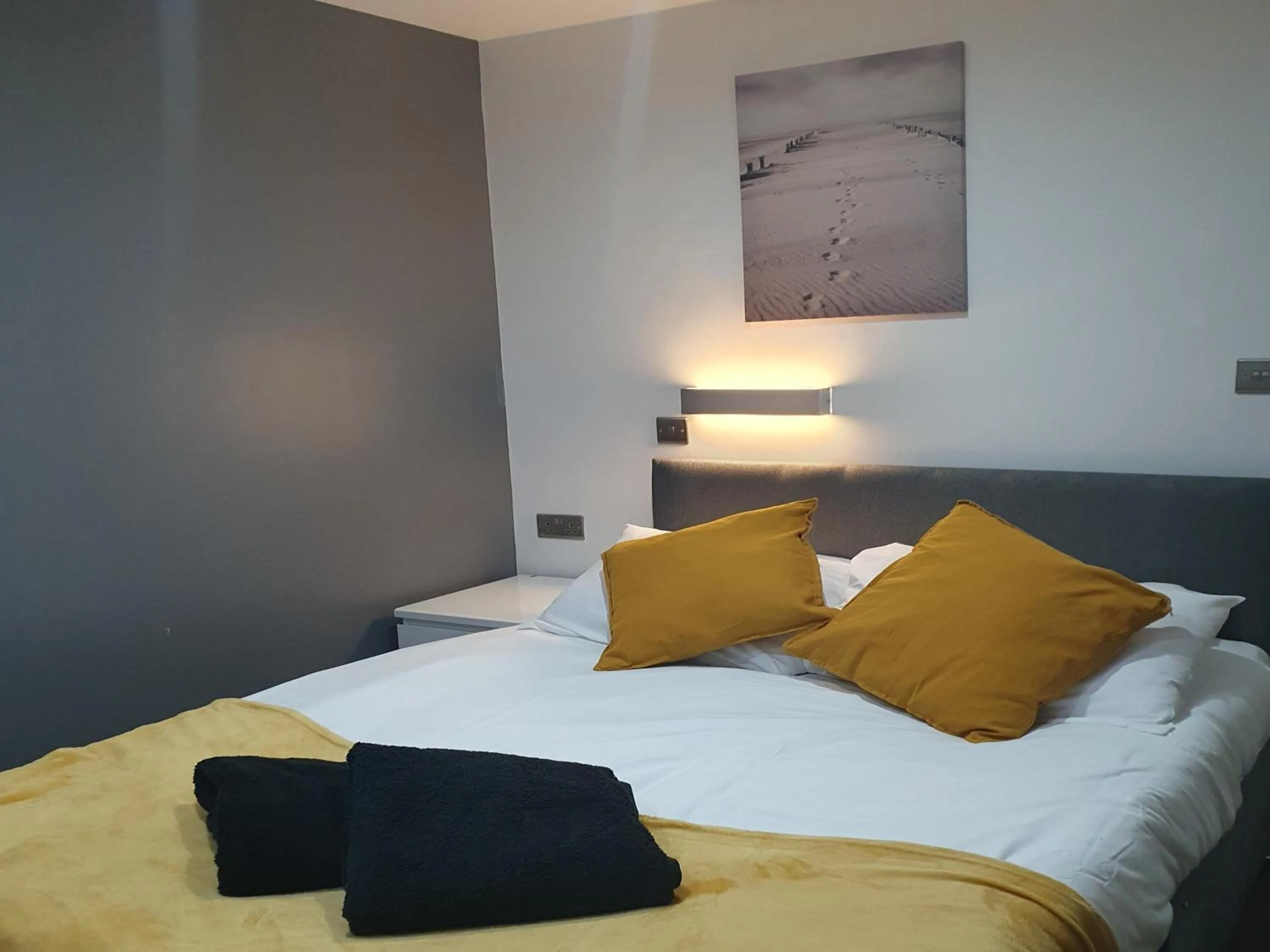 Bed in South Beach Kings Promenade Hotel