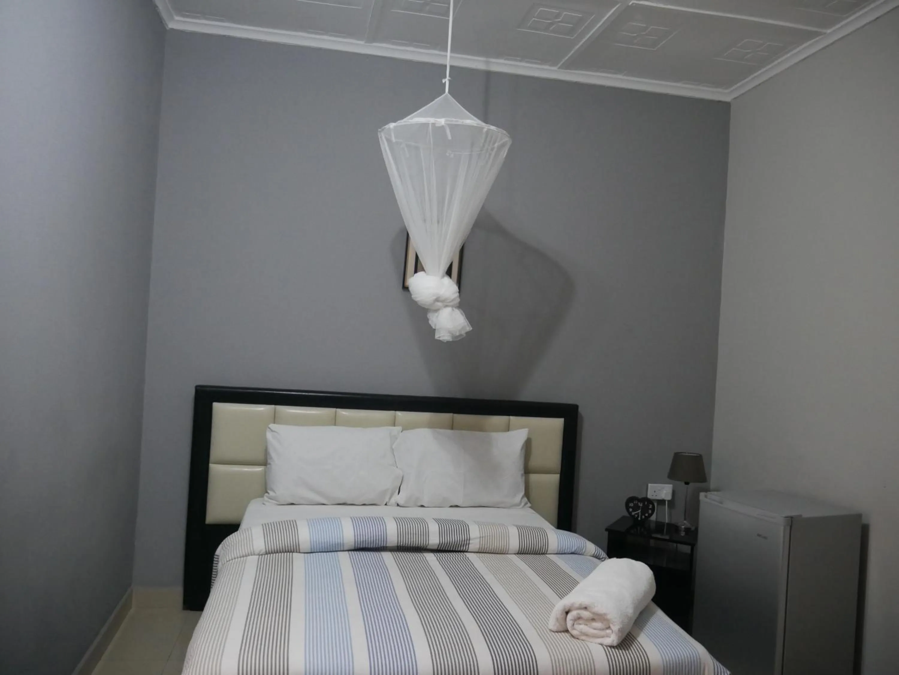 Bed in THE ESCAPE LODGE