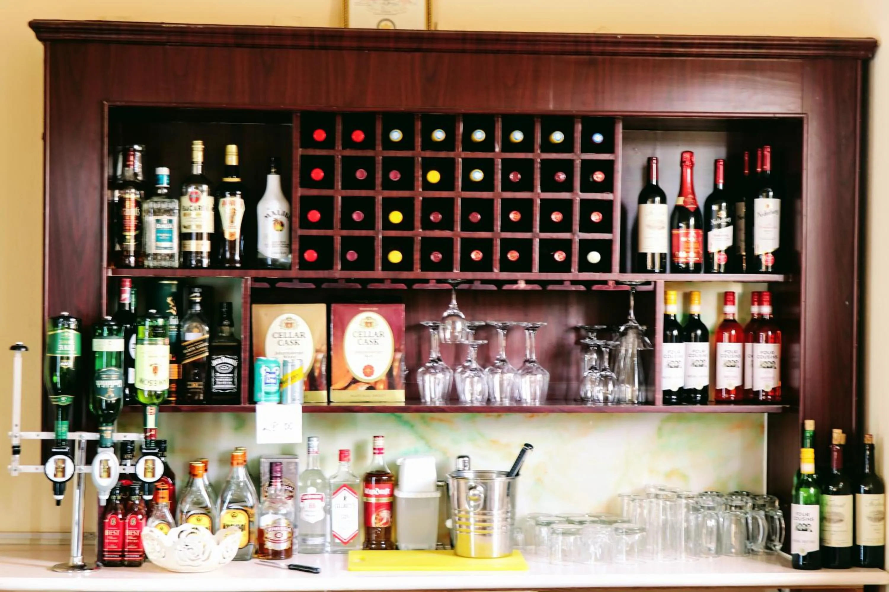 Lounge or bar in THE ESCAPE LODGE