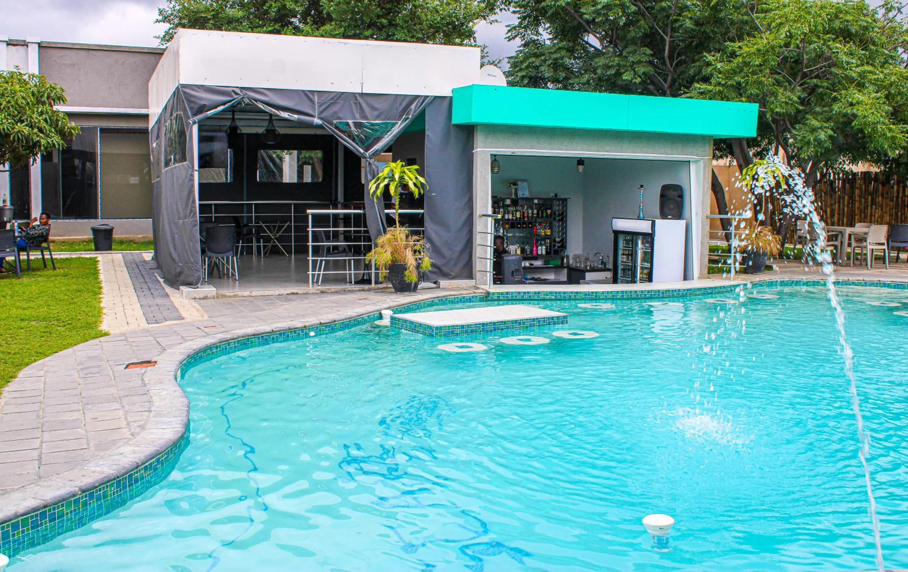 Lounge or bar in THE ESCAPE LODGE