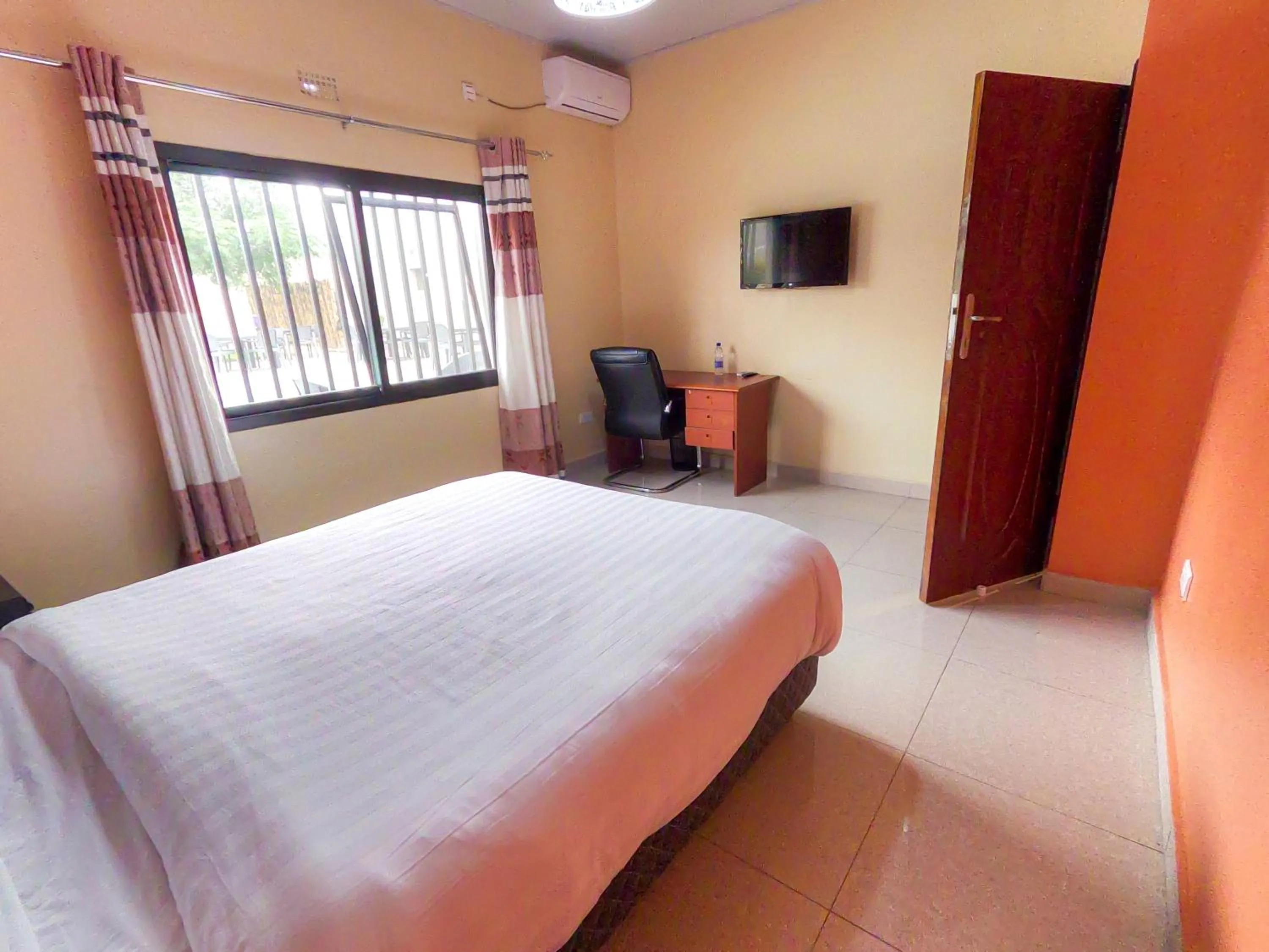 Bed in THE ESCAPE LODGE