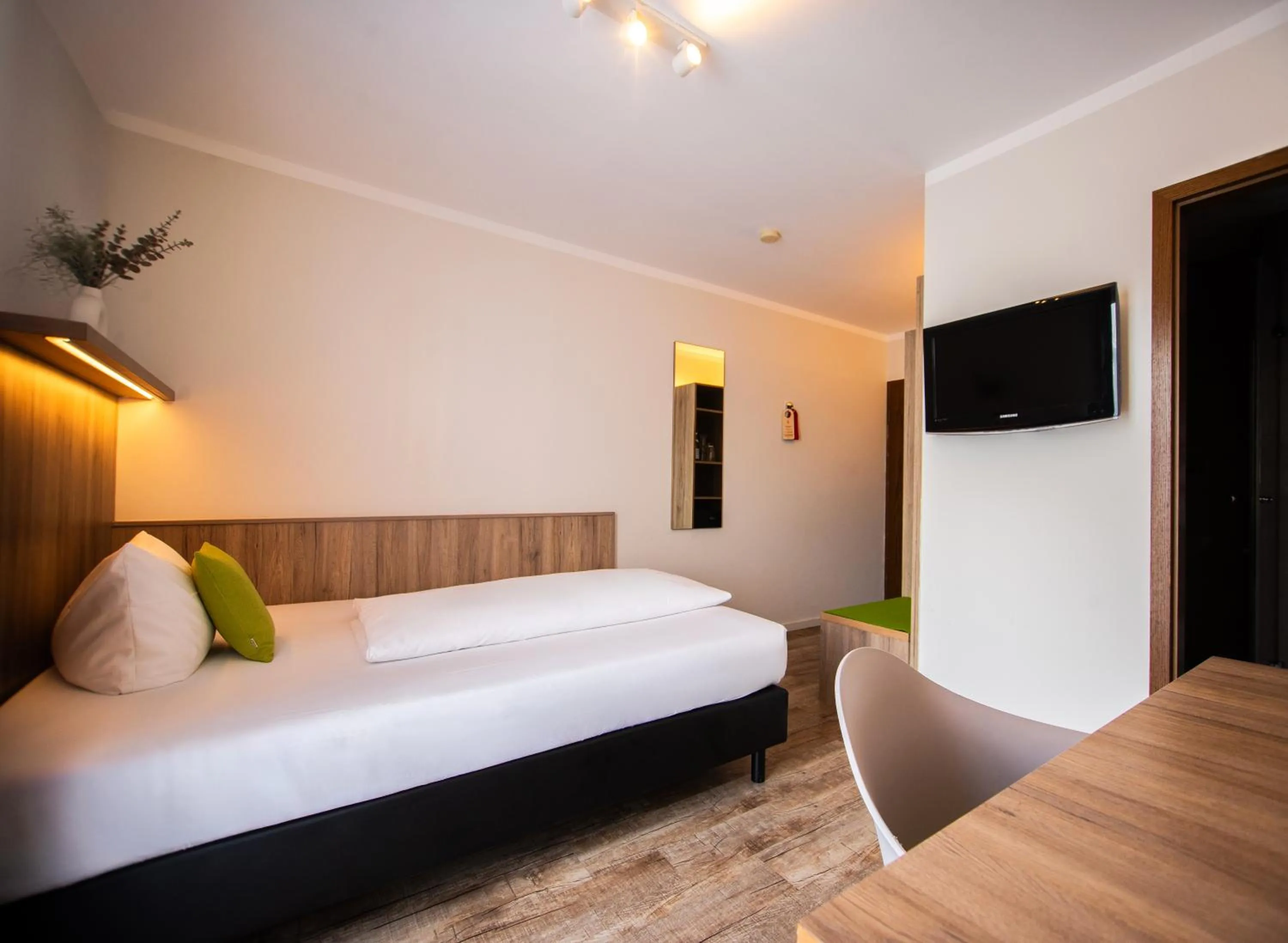 Photo of the whole room, Bed in Hotel Perlach Allee by Blattl