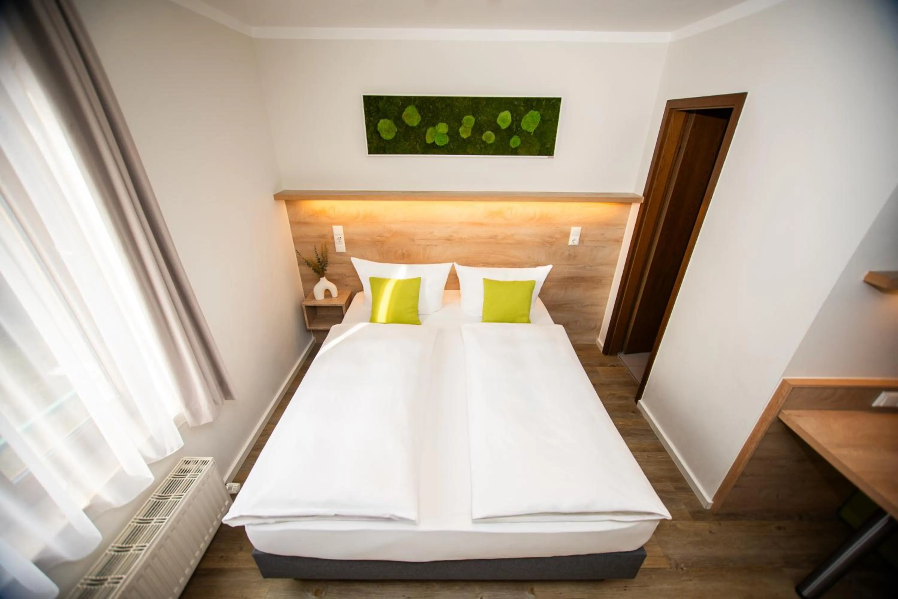 Bed in Hotel Perlach Allee by Blattl