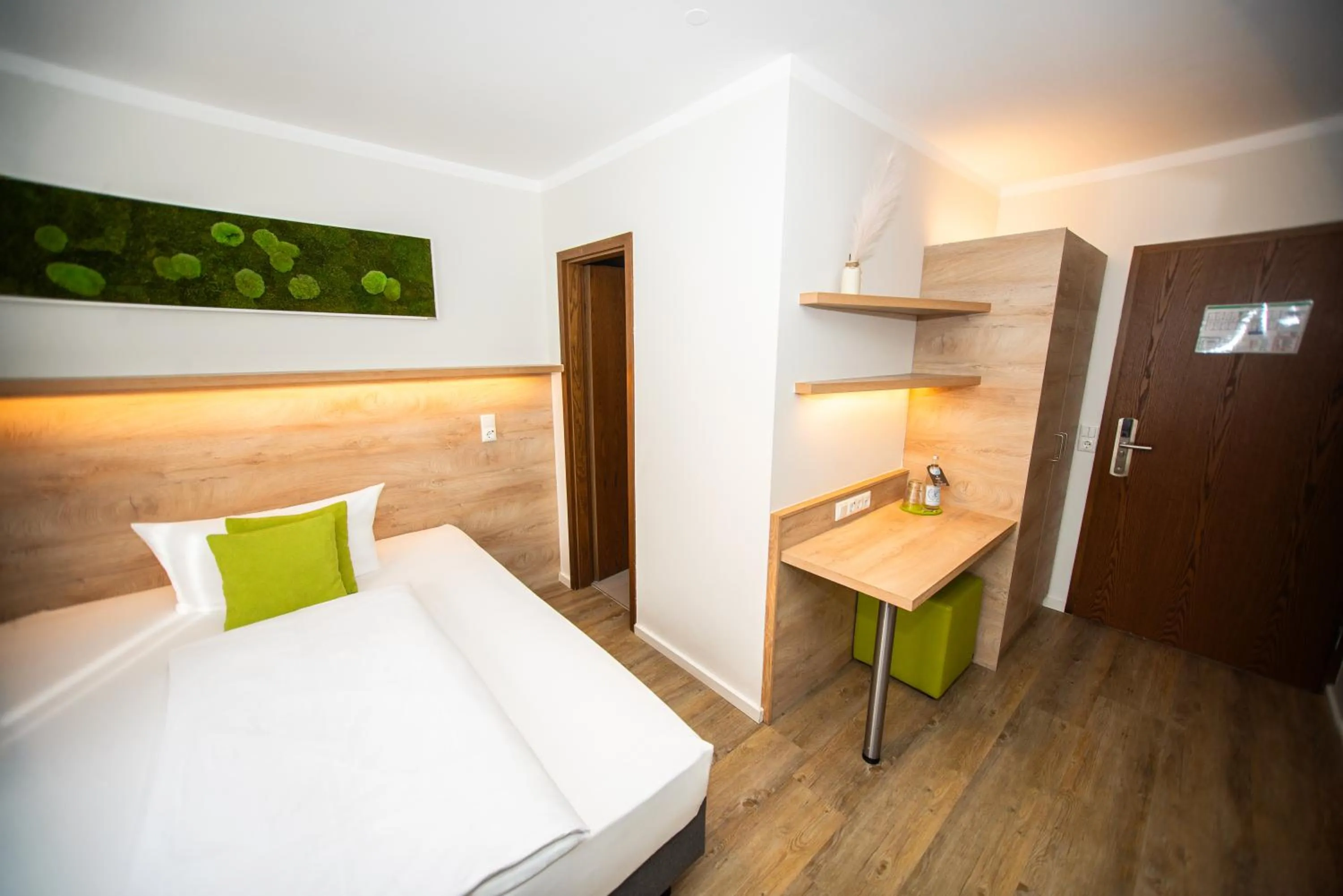 Bed in Hotel Perlach Allee by Blattl