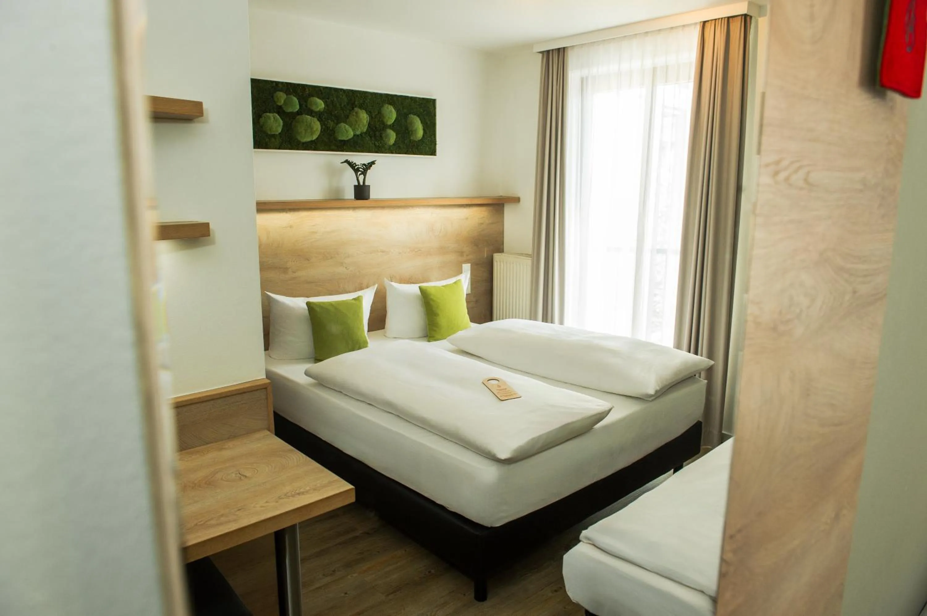 Bed in Hotel Perlach Allee by Blattl