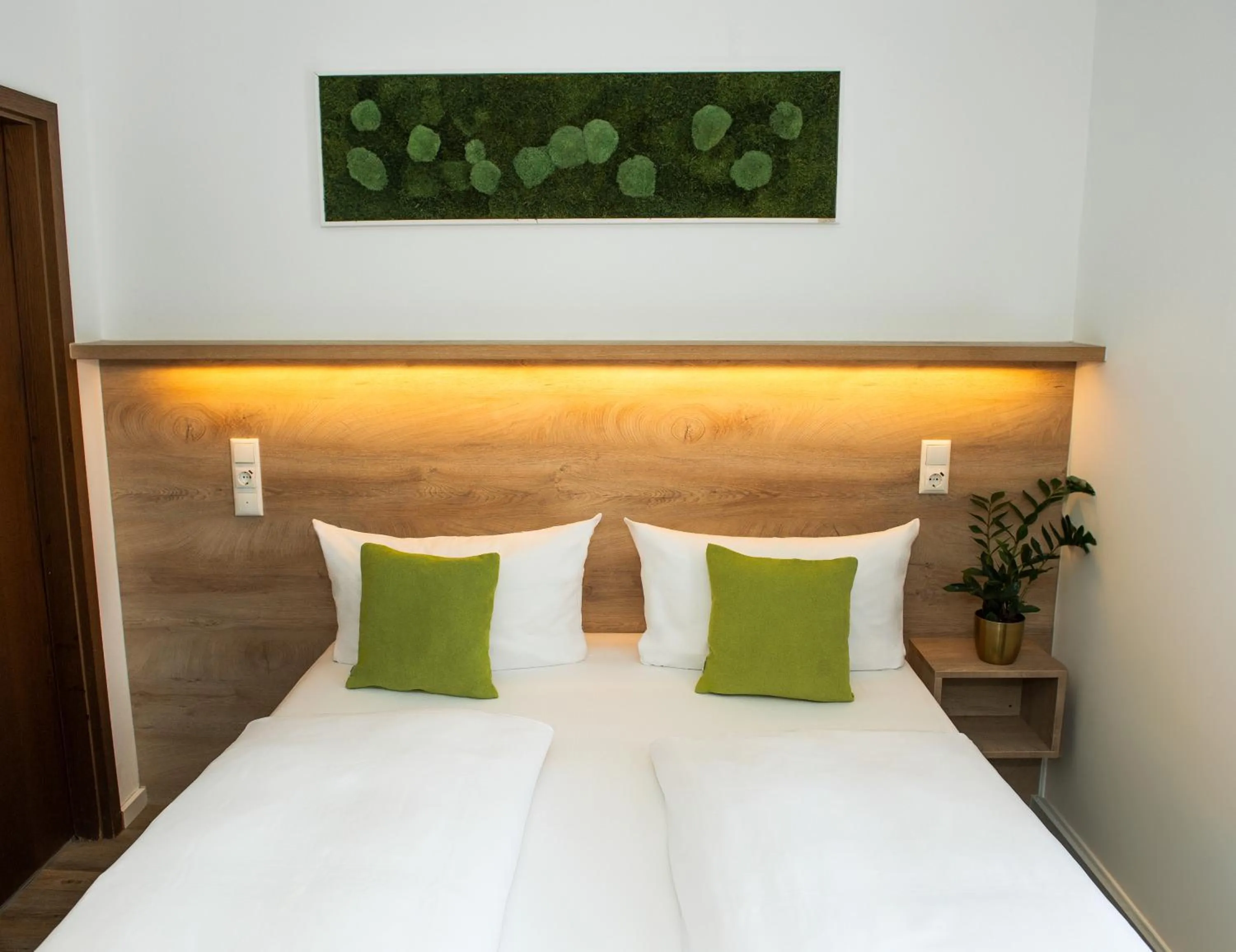 Bed in Hotel Perlach Allee by Blattl