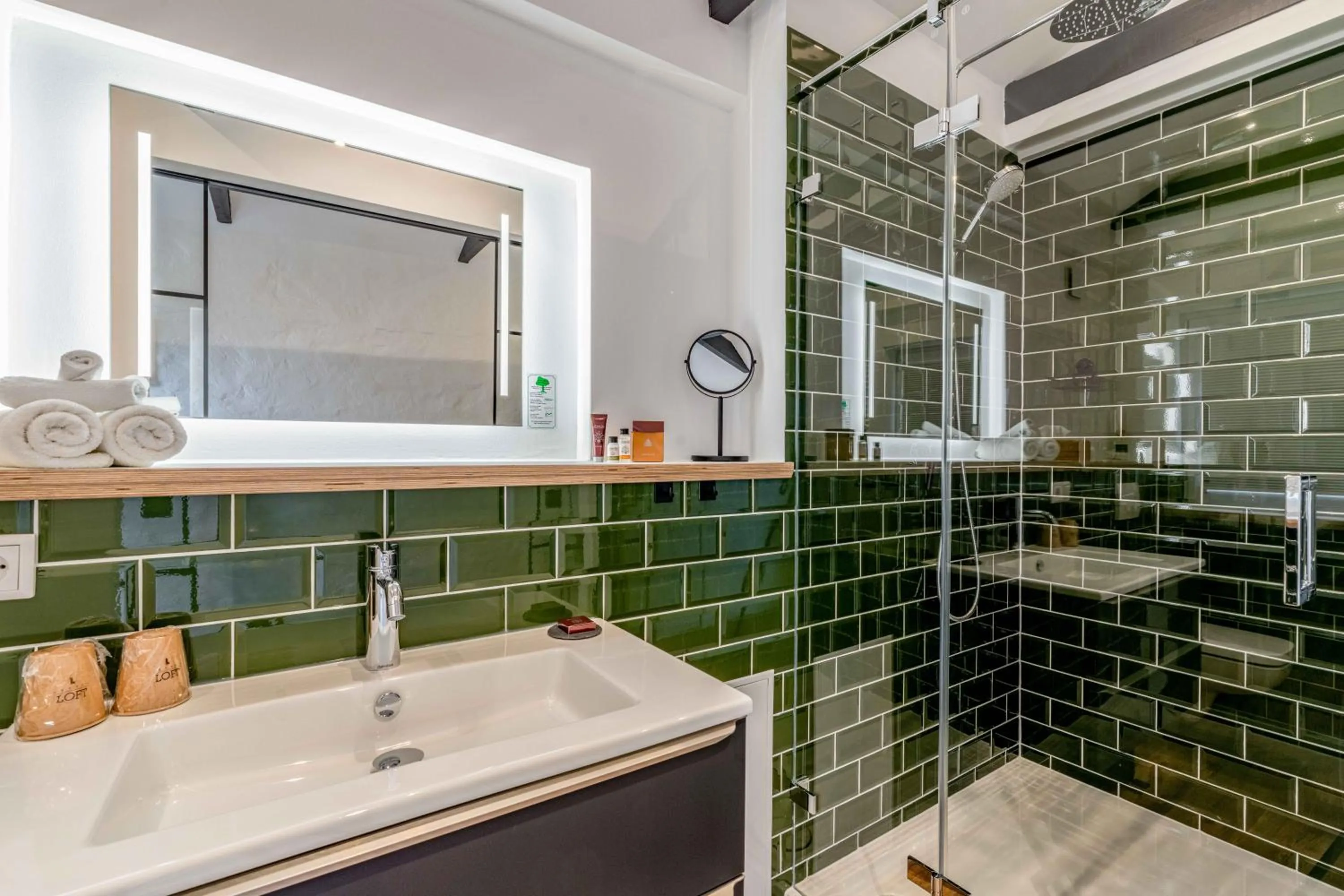 Shower in LÜTTES LOFT Boutique Hotel