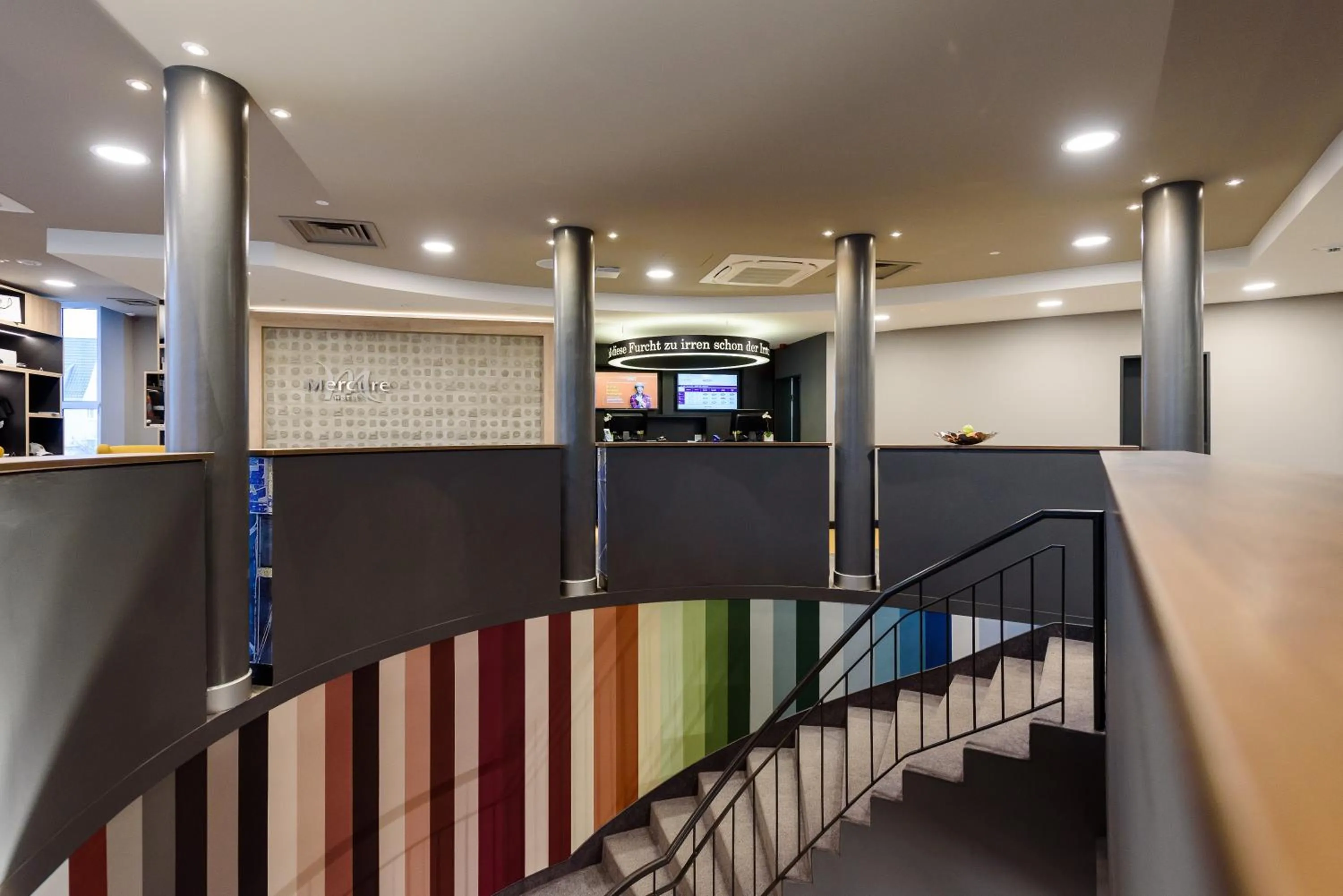 Lobby or reception in Mercure Stuttgart Zuffenhausen