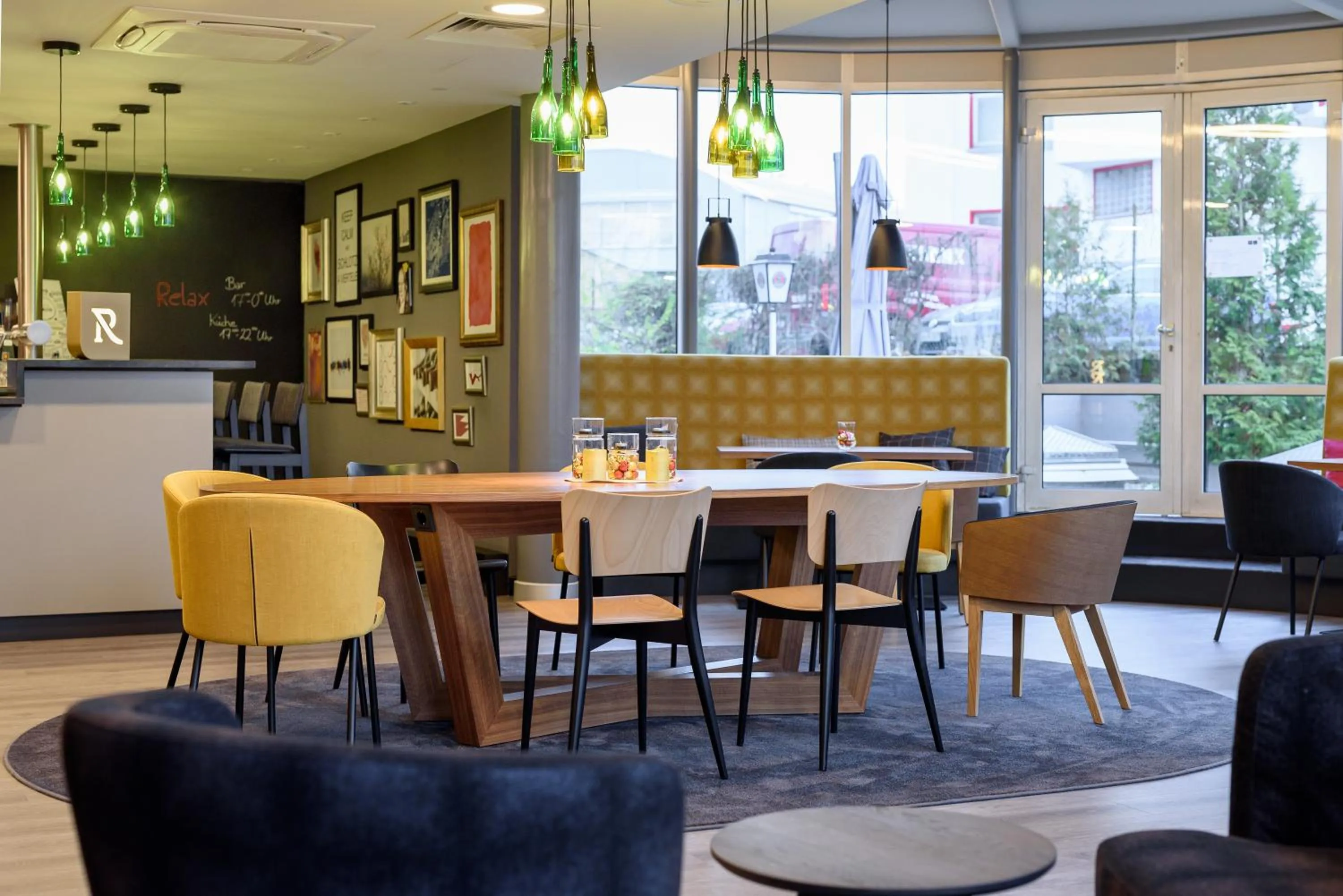 Lounge or bar in Mercure Stuttgart Zuffenhausen