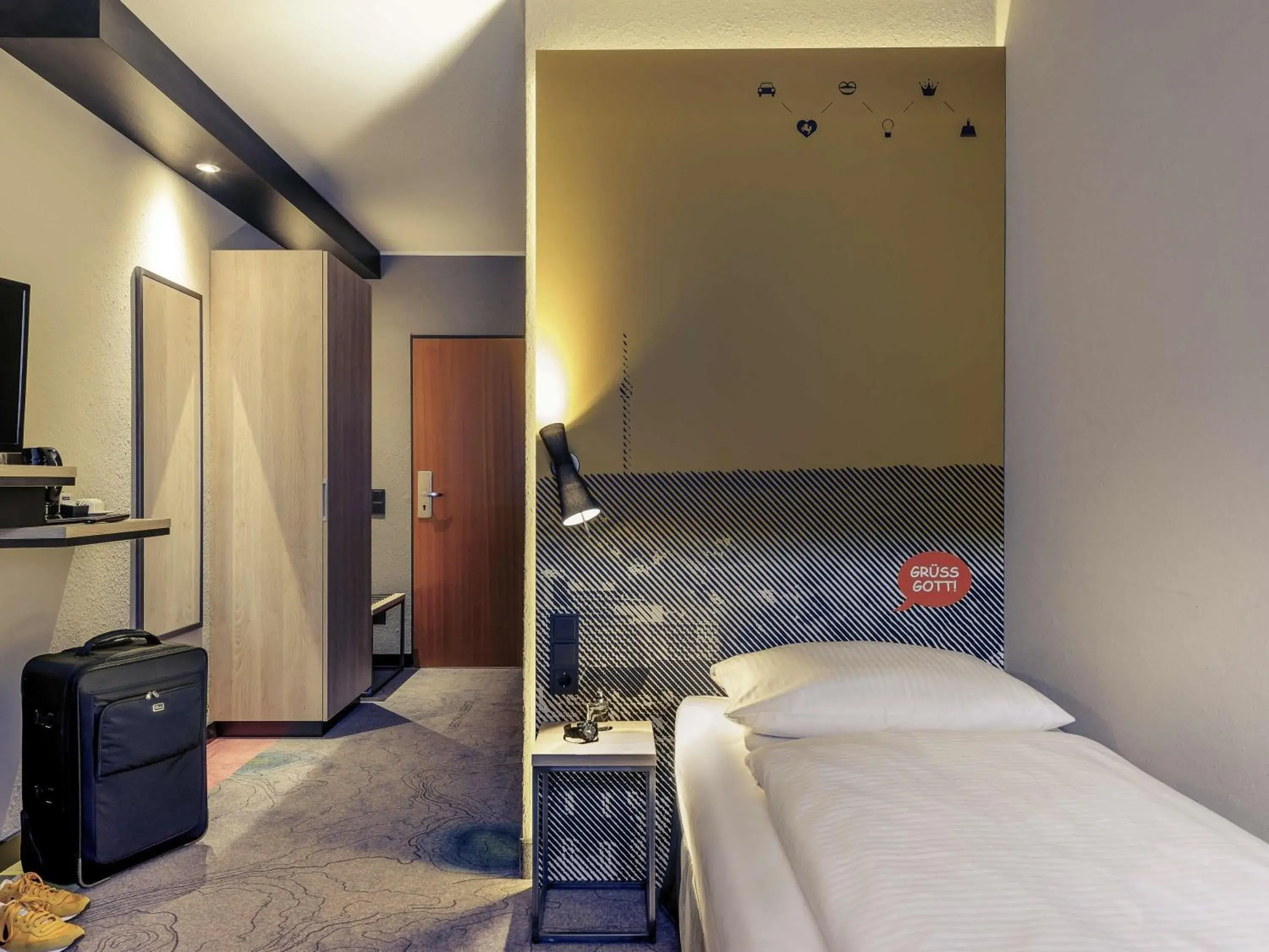 Bedroom, Bed in Mercure Stuttgart Zuffenhausen Bedroom, Bed in Mercure Stuttgart Zuffenhausen