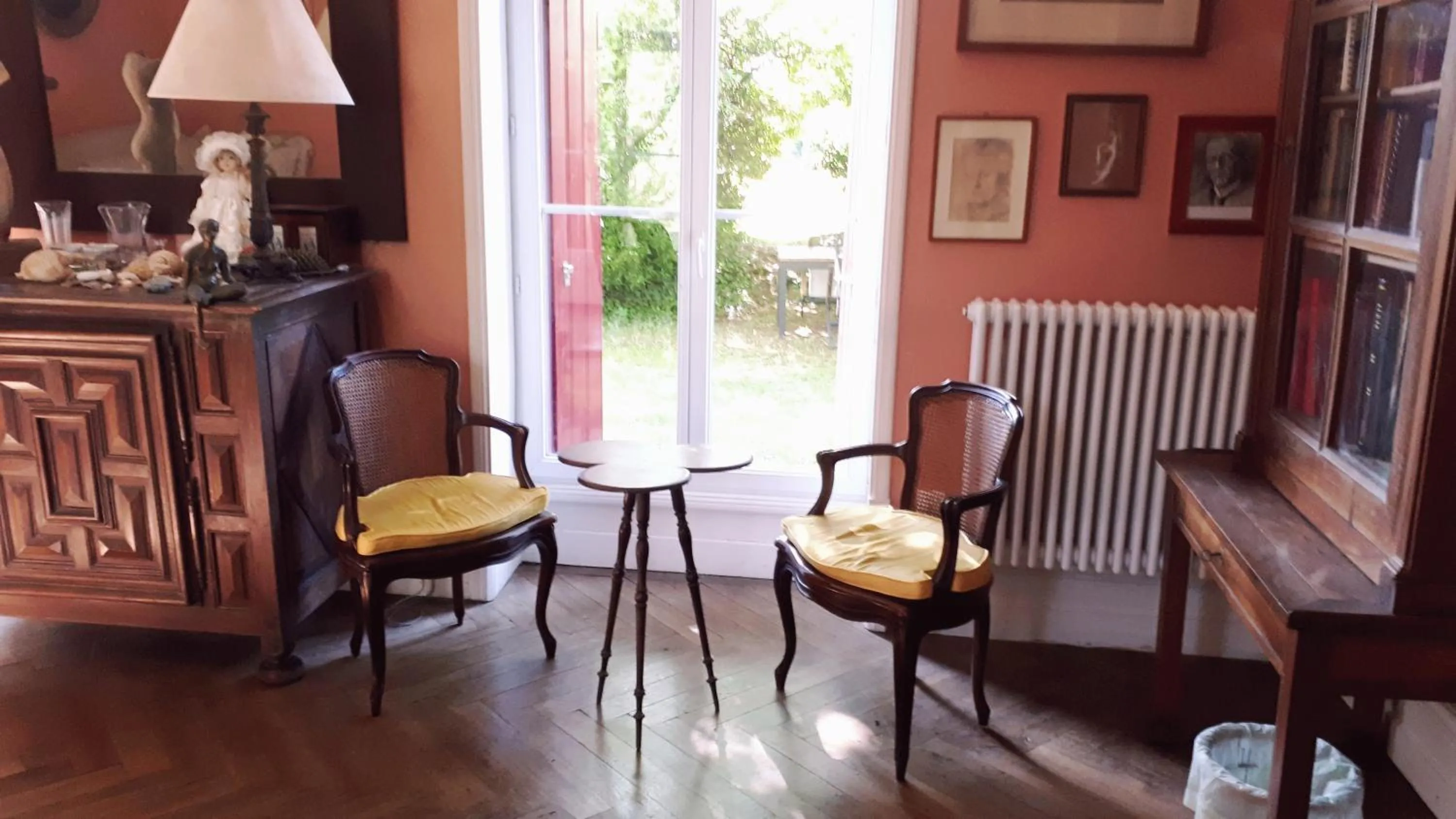 Living room in La Cure du Maine Charles