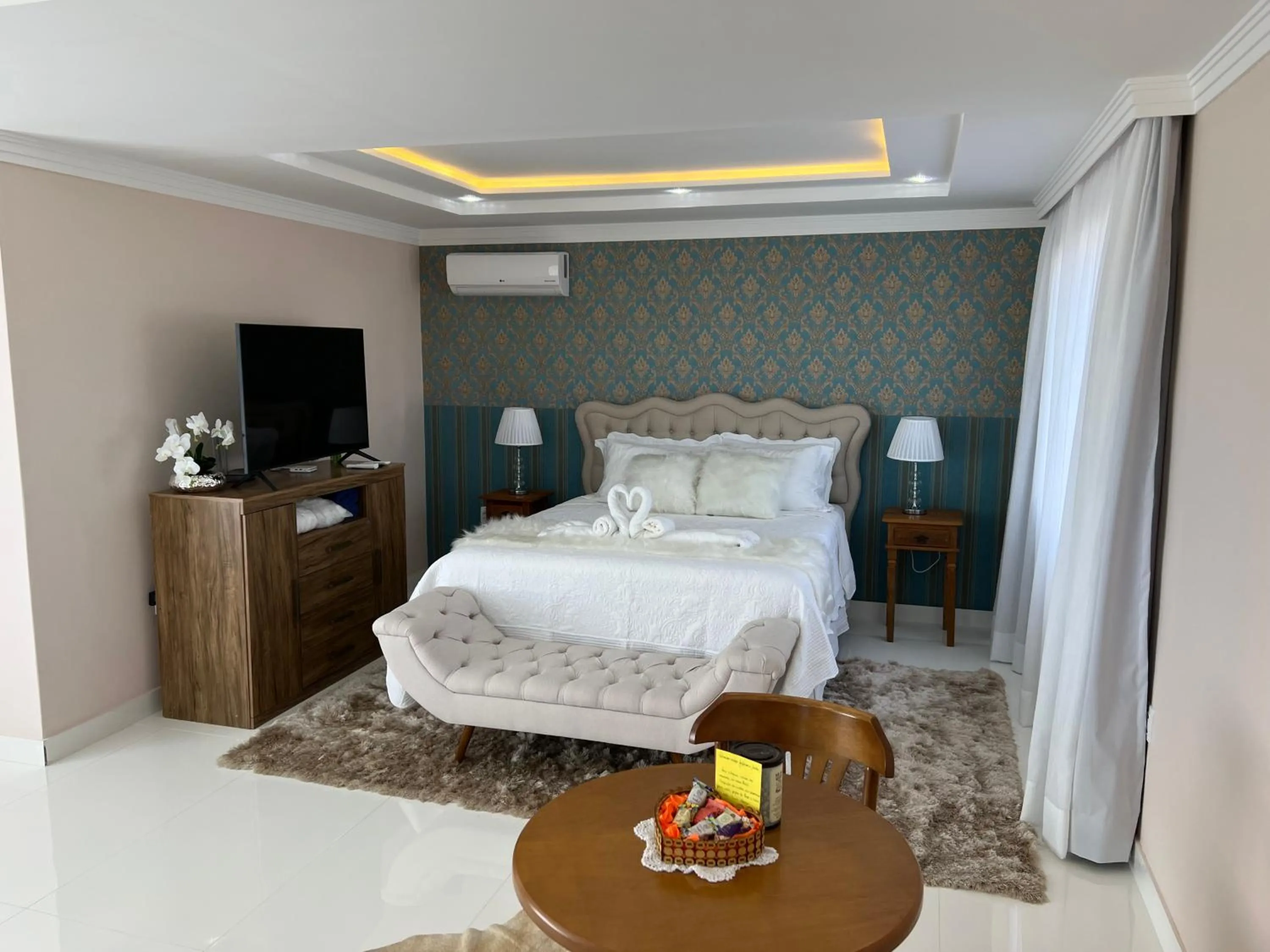 Photo of the whole room, Bed in Hope Valley Adventure Resort