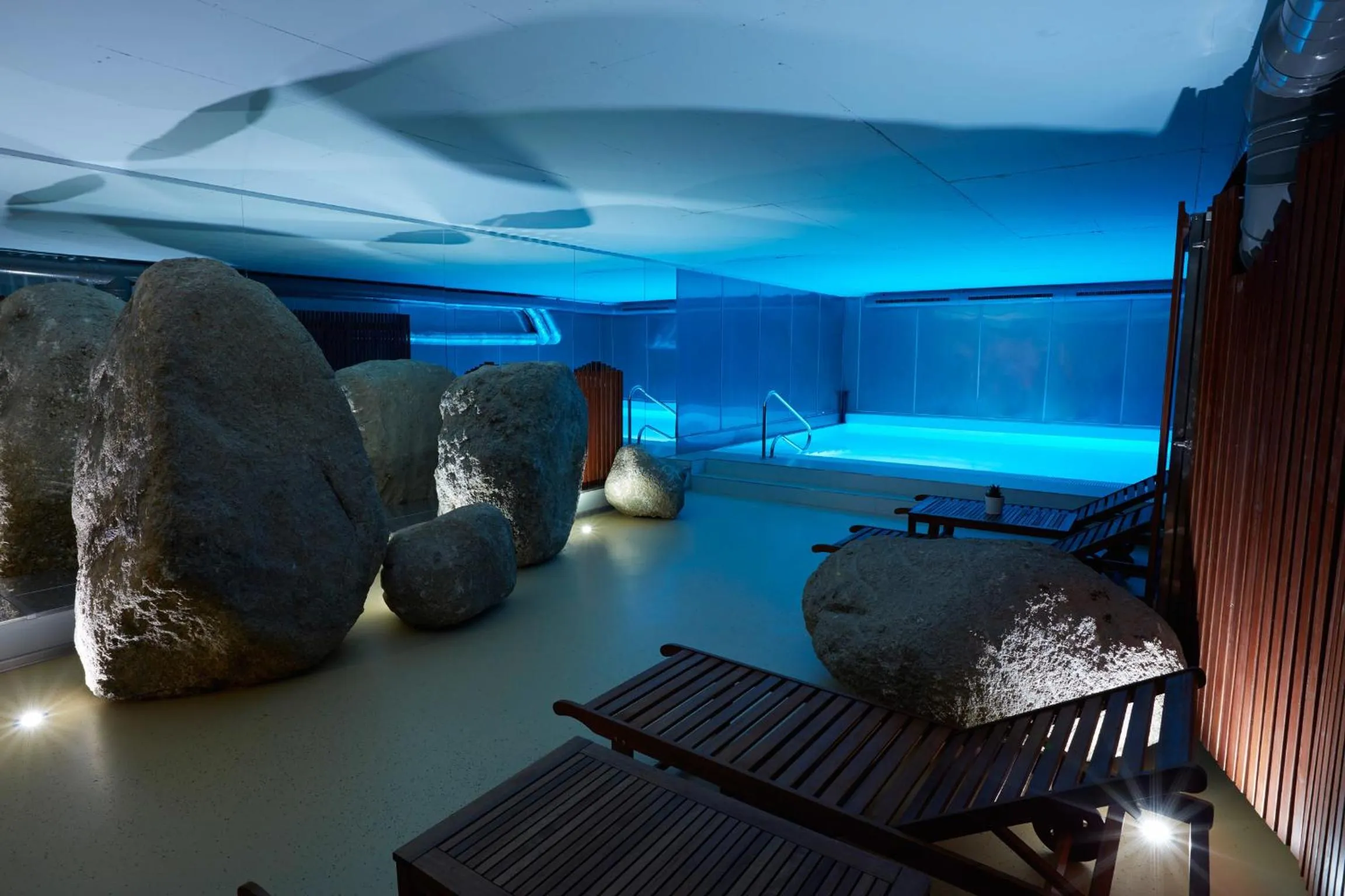 Swimming pool in Sand Martin