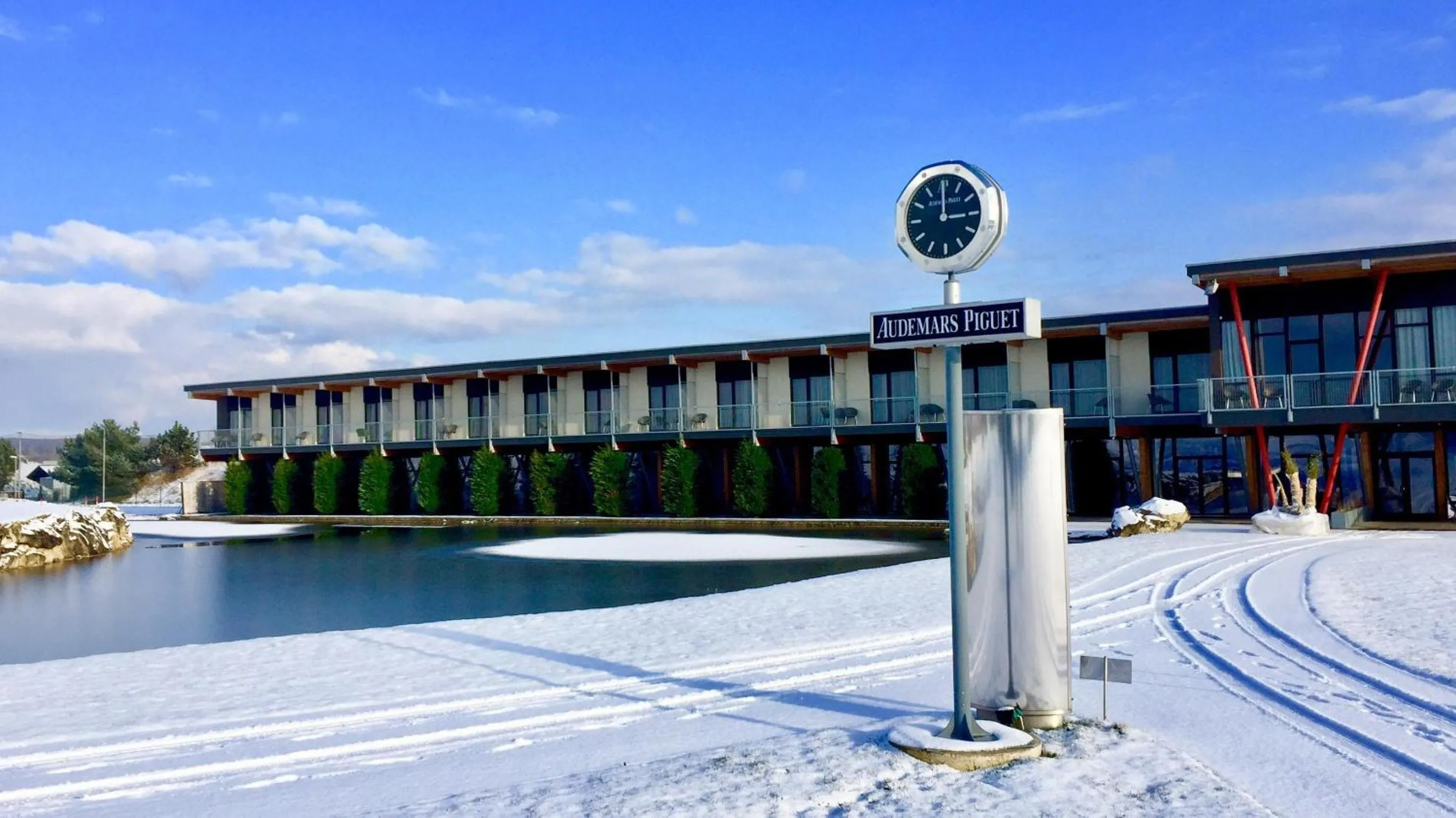 Facade/entrance in Sand Martin